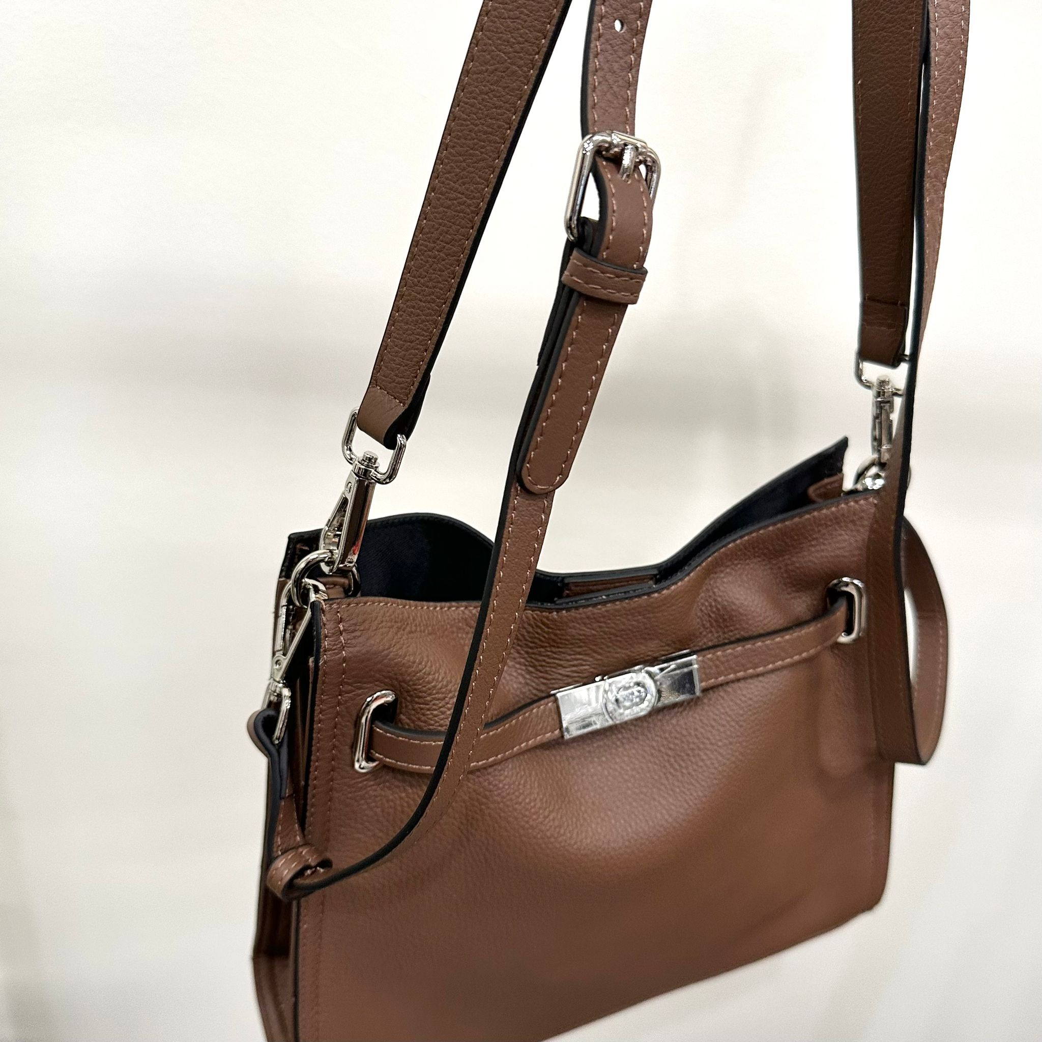 (D396)Leather Bag