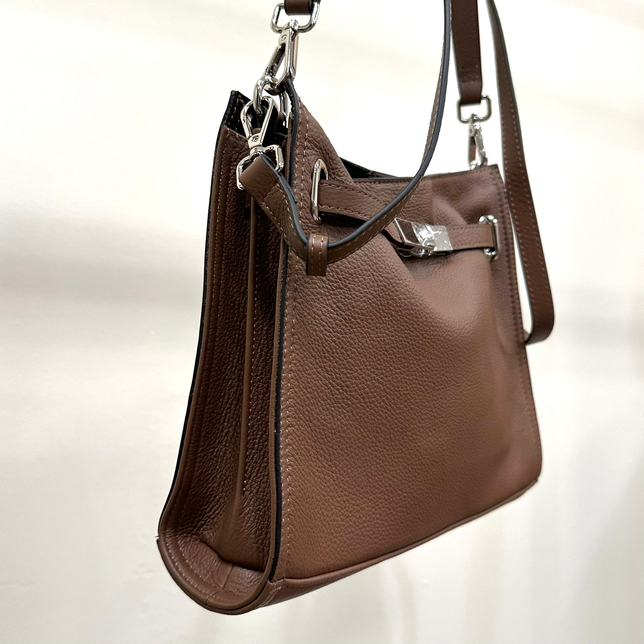 (D396)Leather Bag