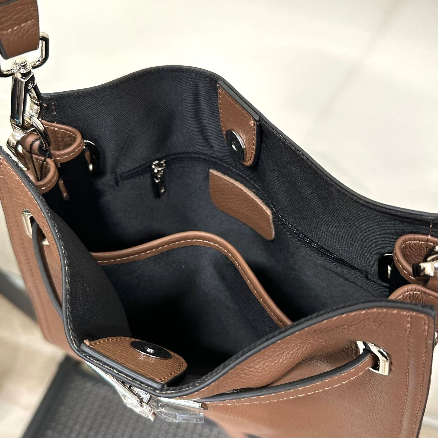 (D396)Leather Bag