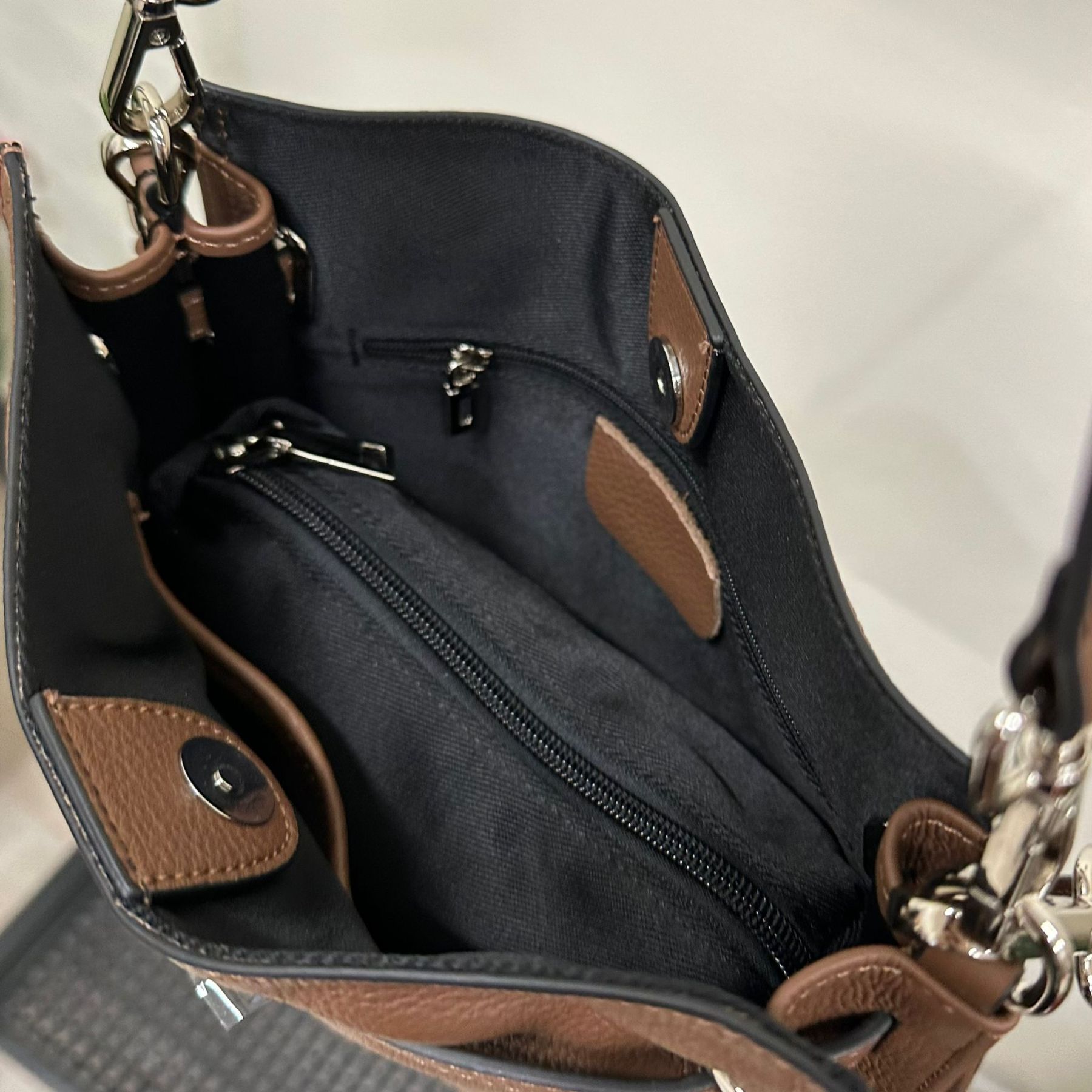 (D396)Leather Bag