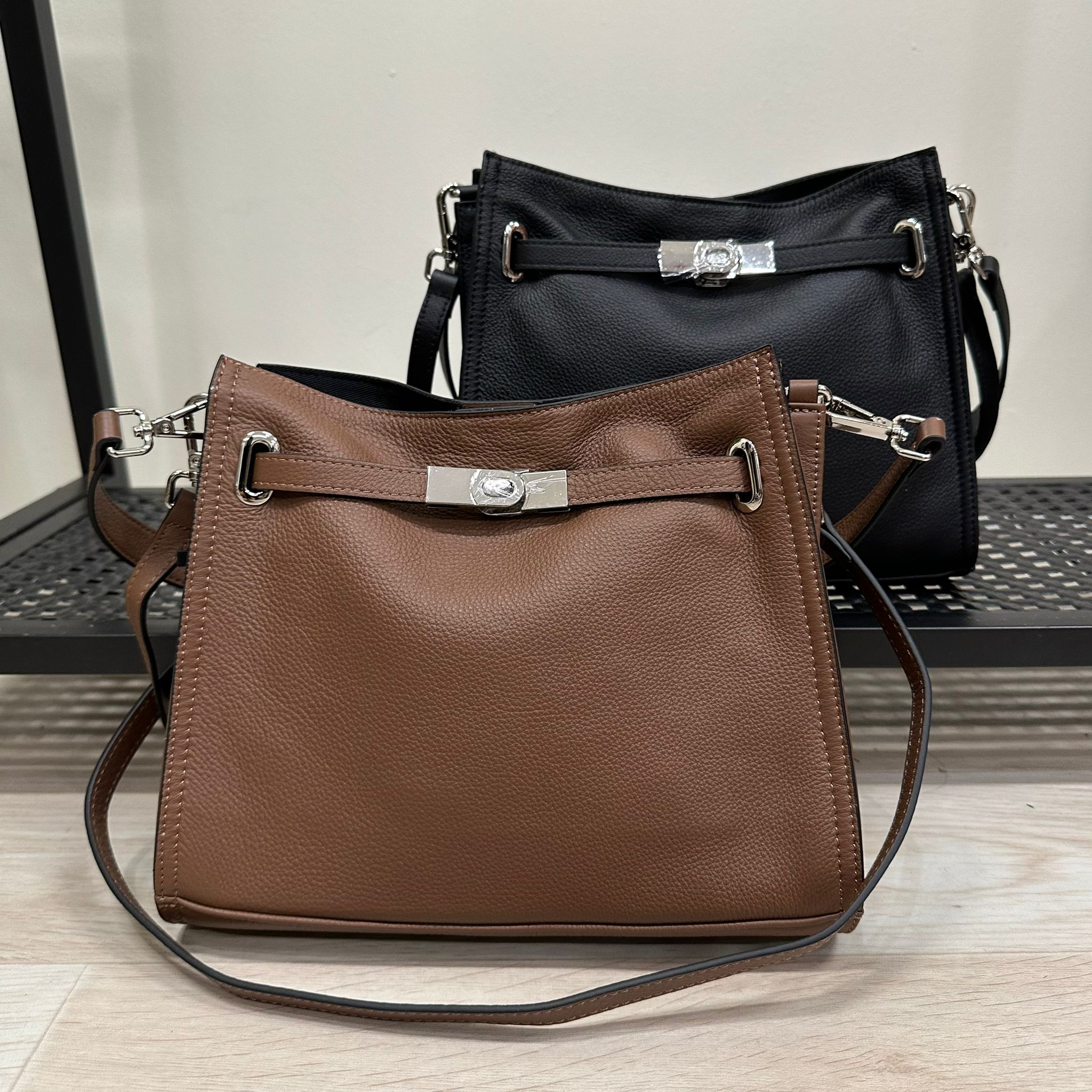 (D396)Leather Bag