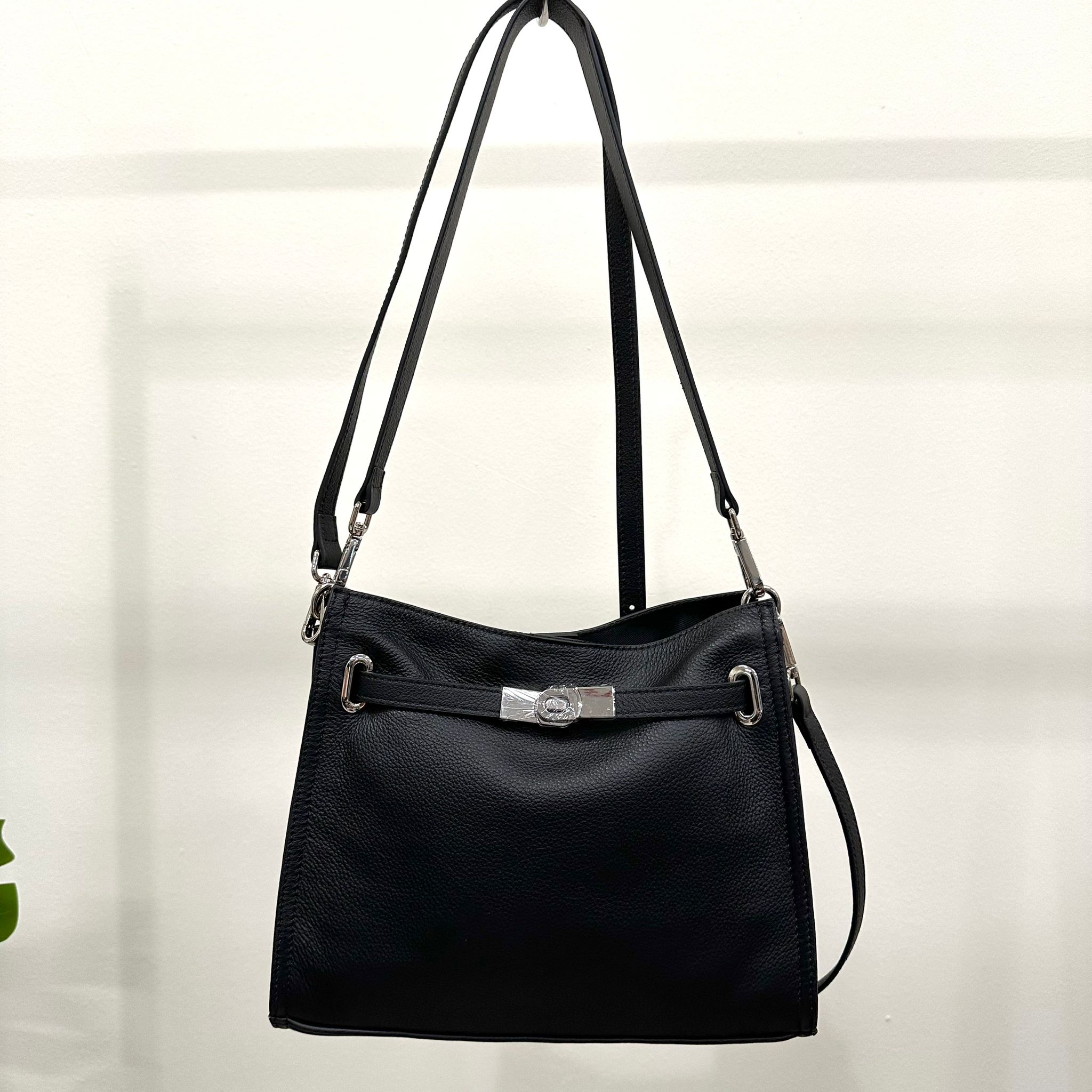 (D396)Leather Bag