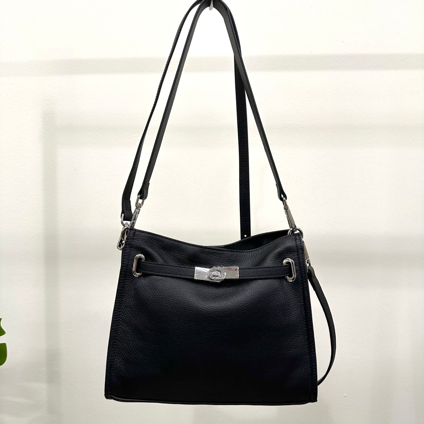(D396)Leather Bag