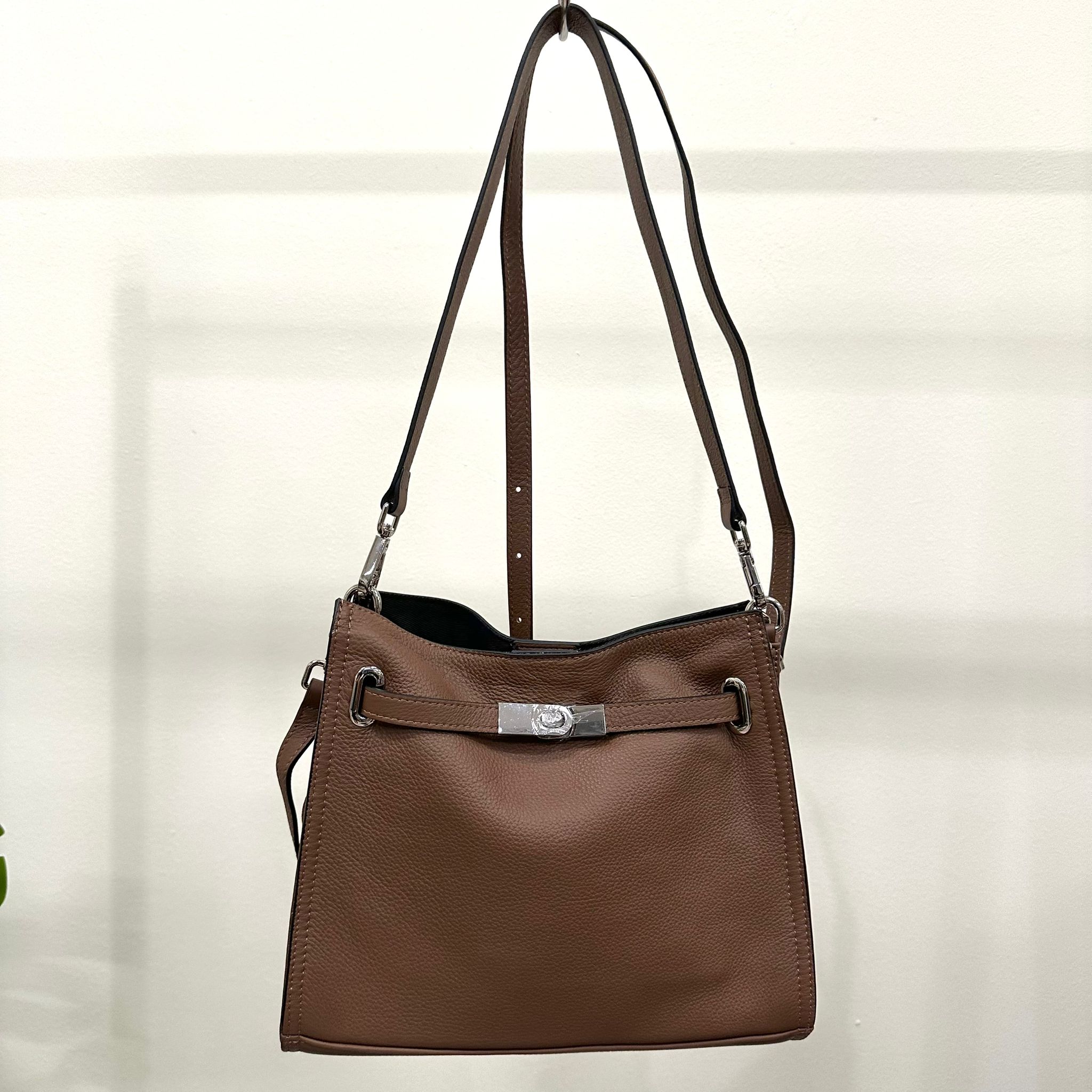 (D396)Leather Bag