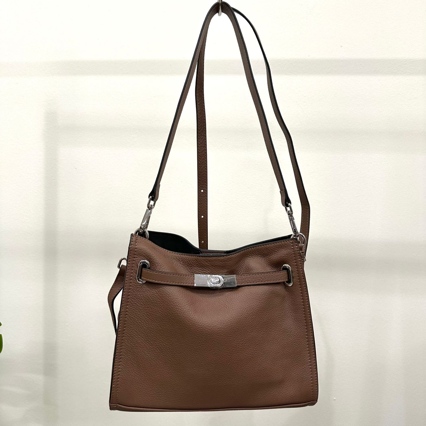 (D396)Leather Bag