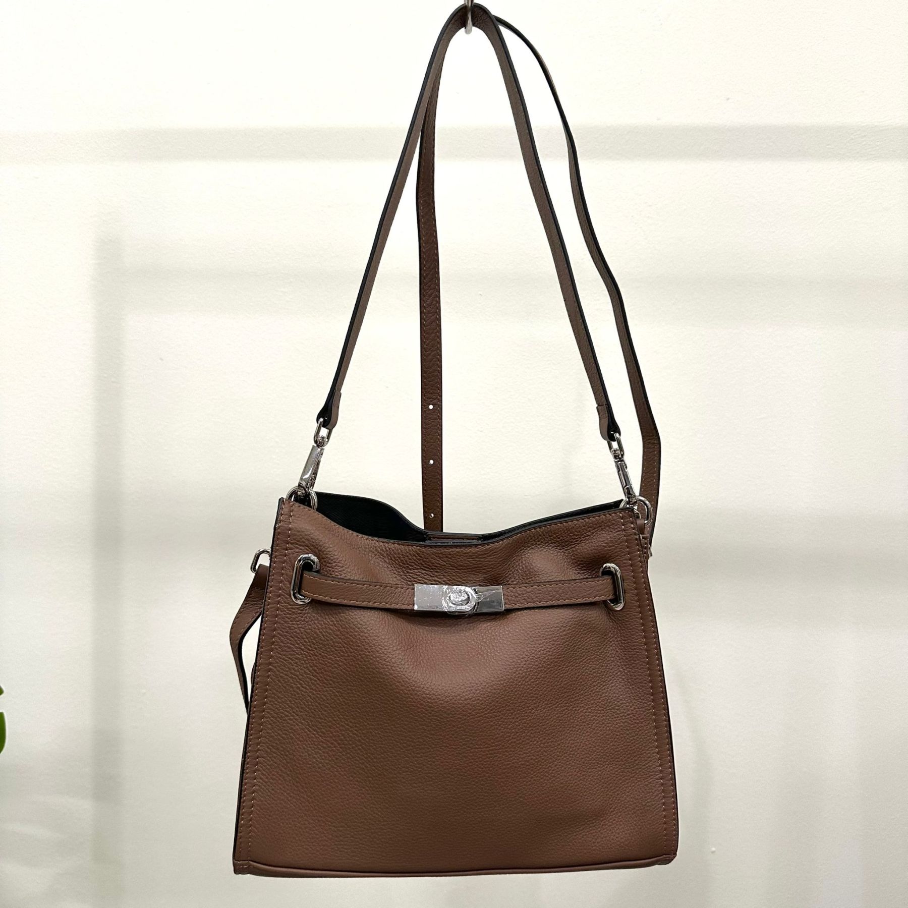 (D396)Leather Bag