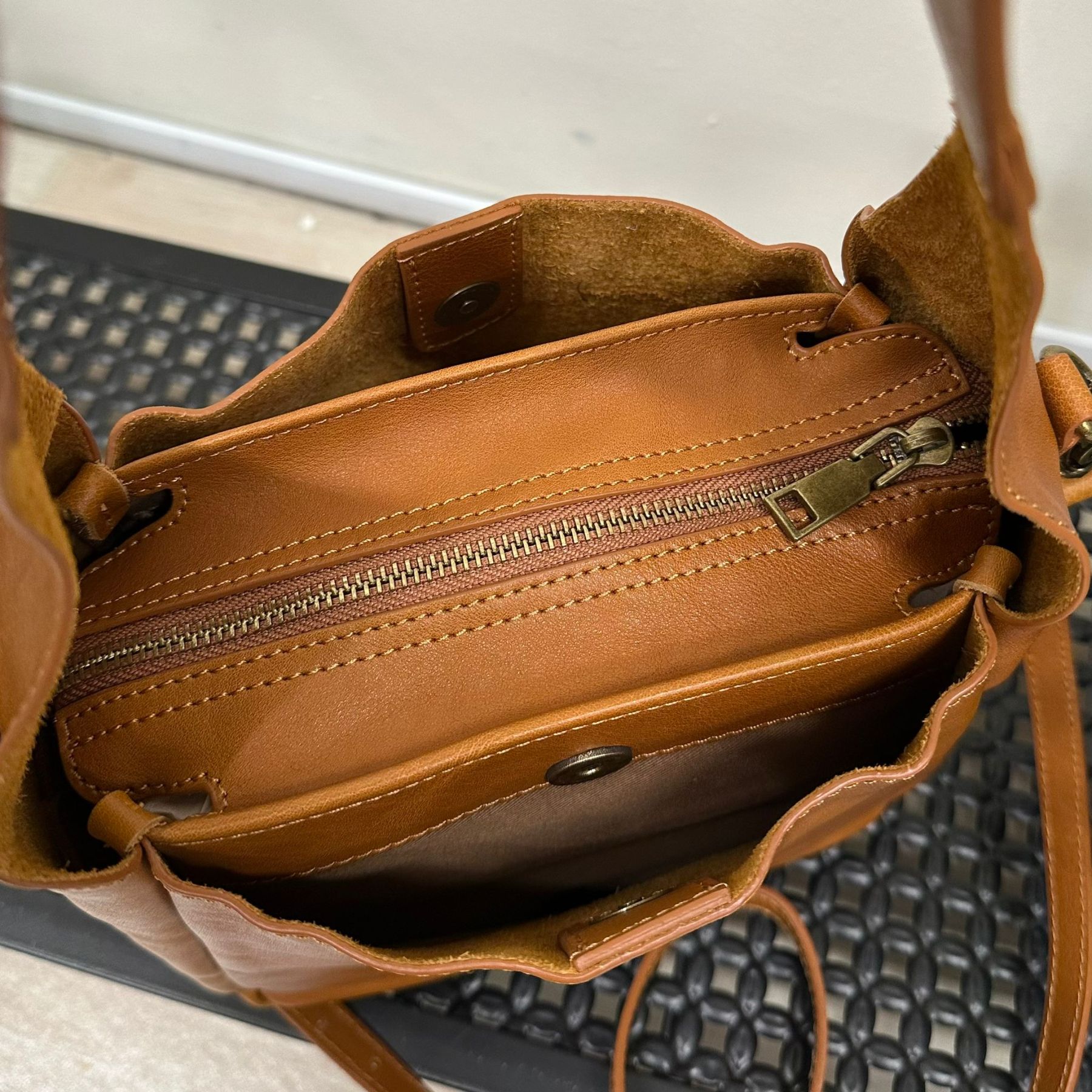 (D406)Leather Bag