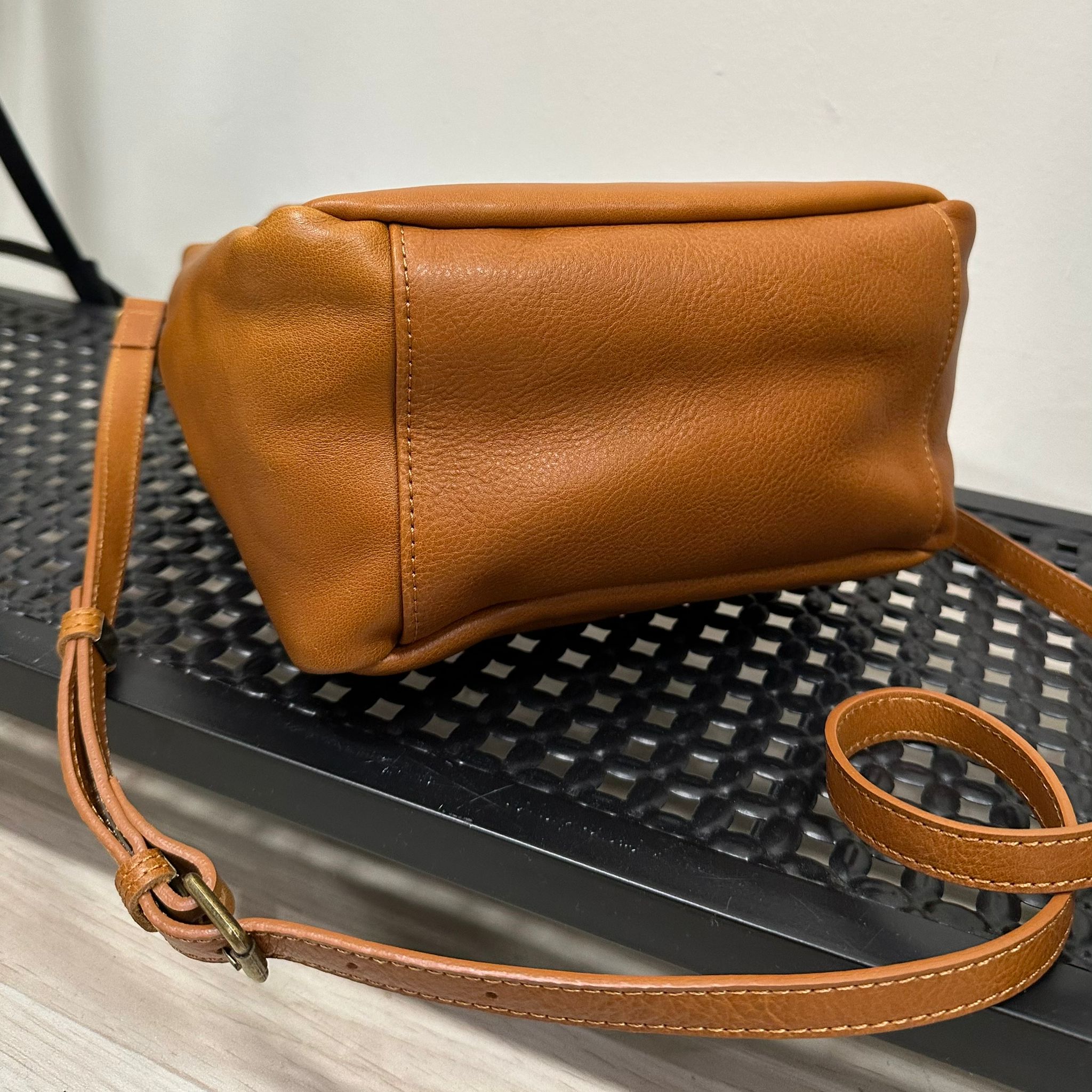 (D406)Leather Bag