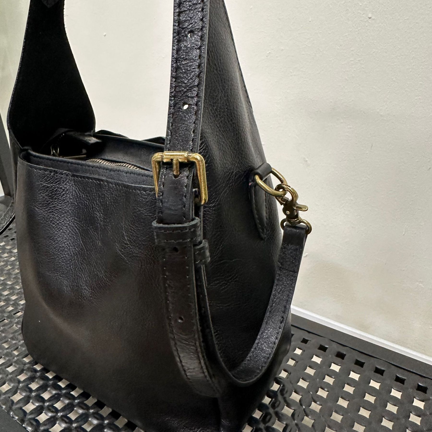 (D406)Leather Bag