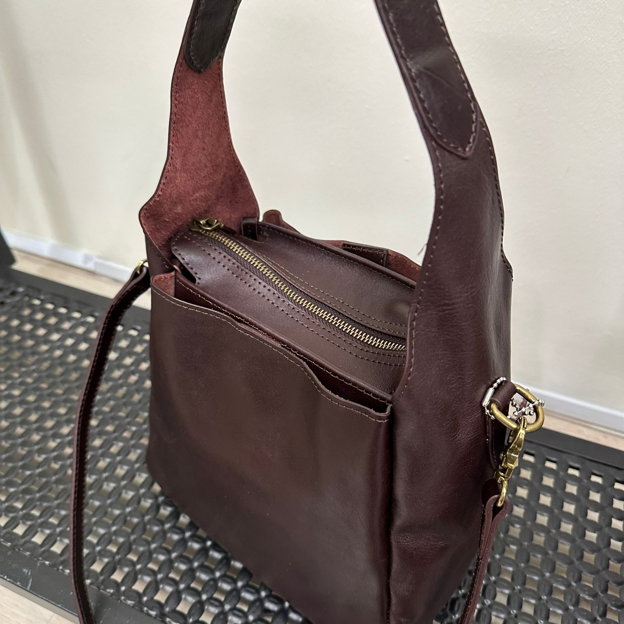 (D406)Leather Bag