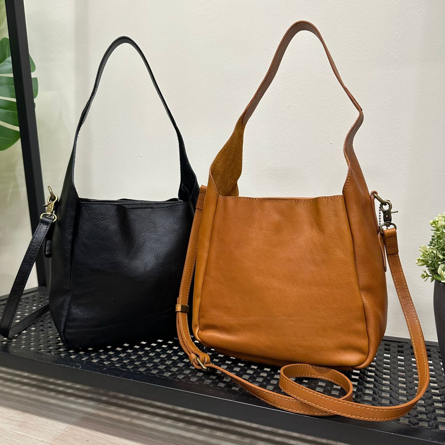 (D406)Leather Bag