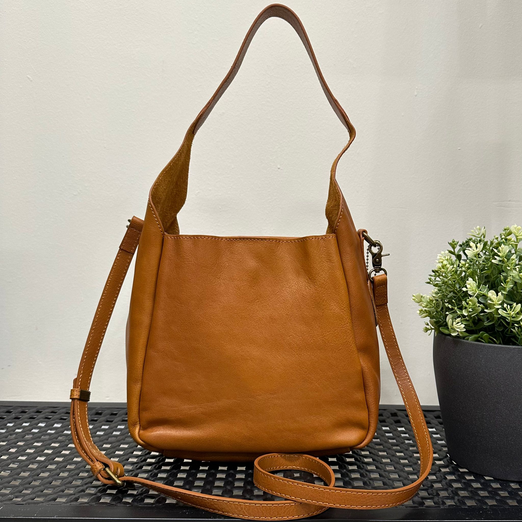 (D406)Leather Bag