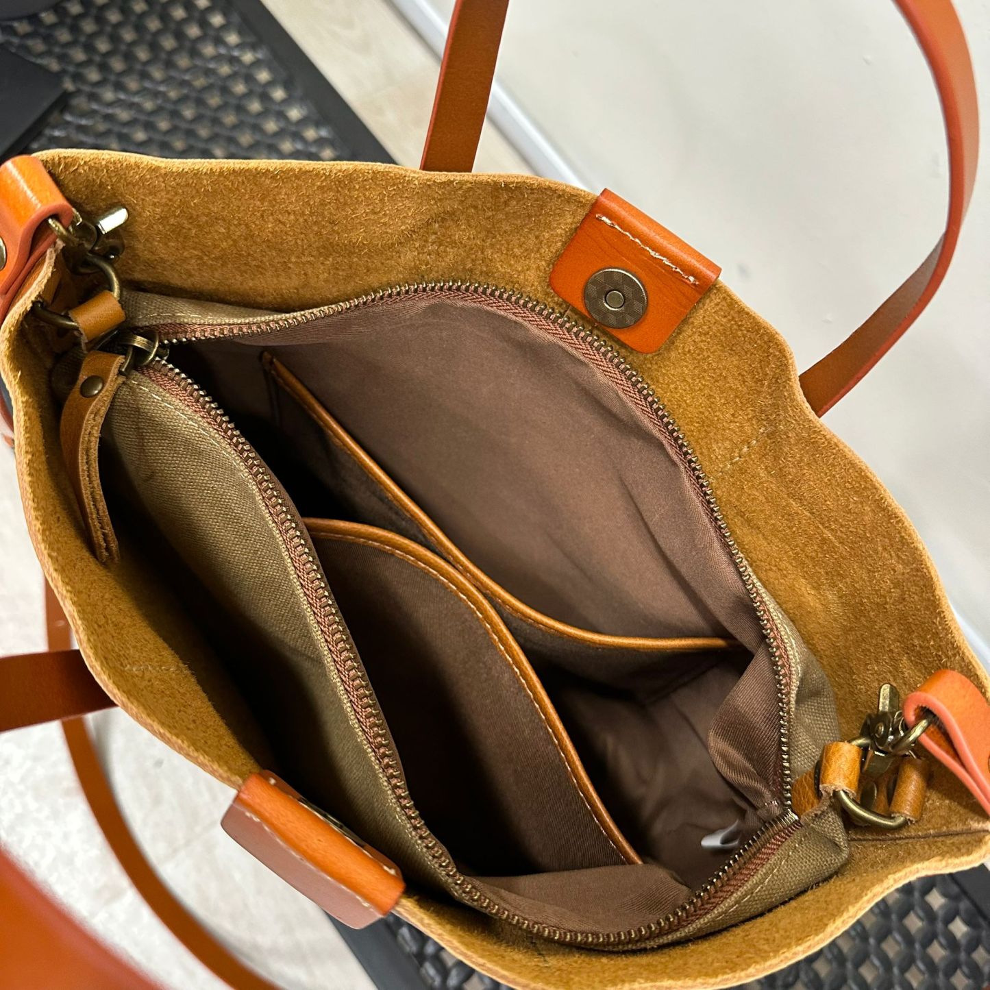 (D407)Leather Bag