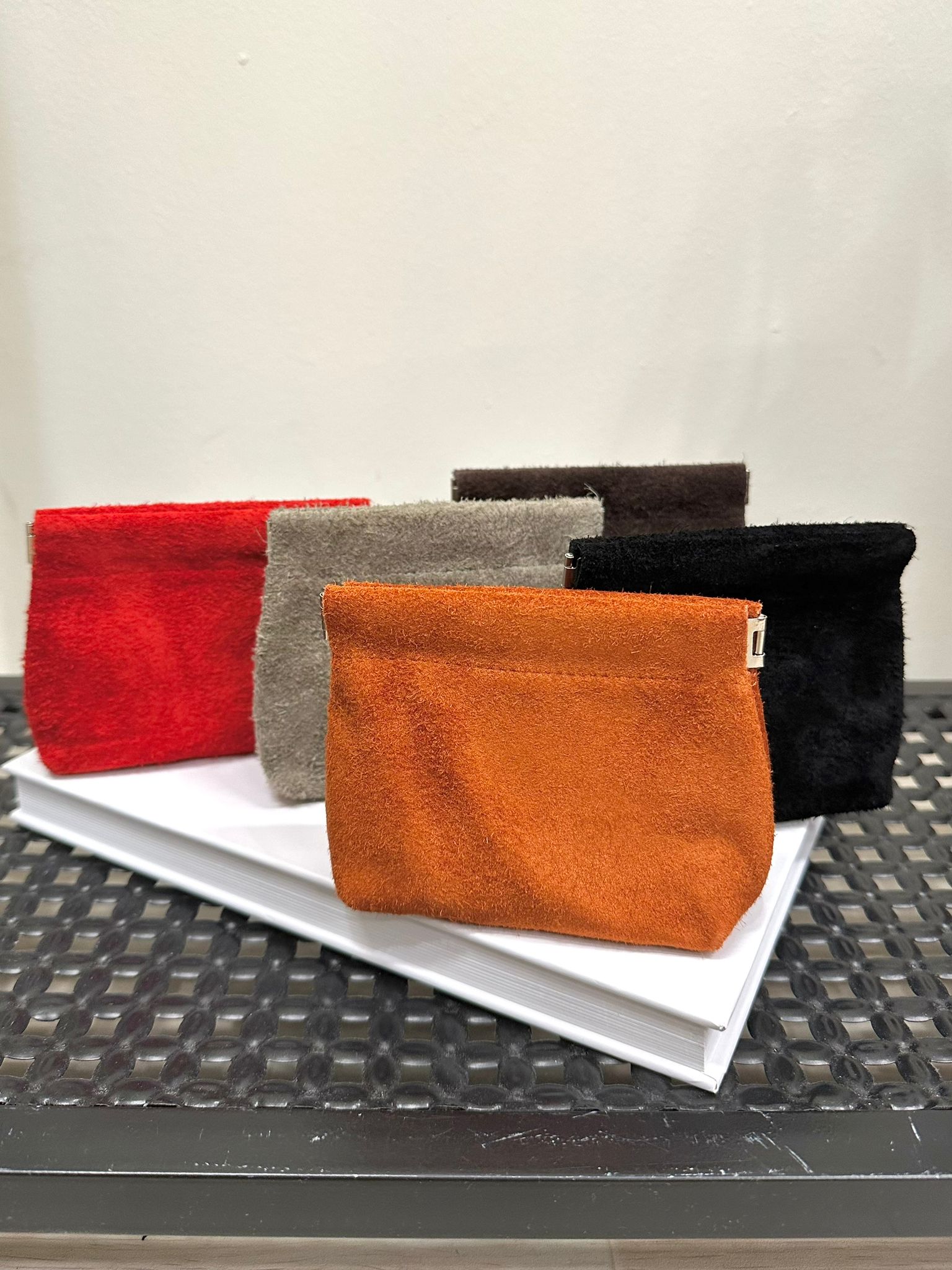 (D5)Velvet Leather Pouch