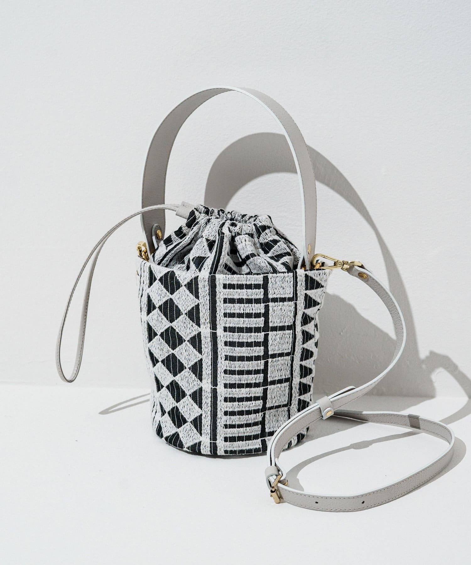 Russet Embroidered shoulder bag D.Gray