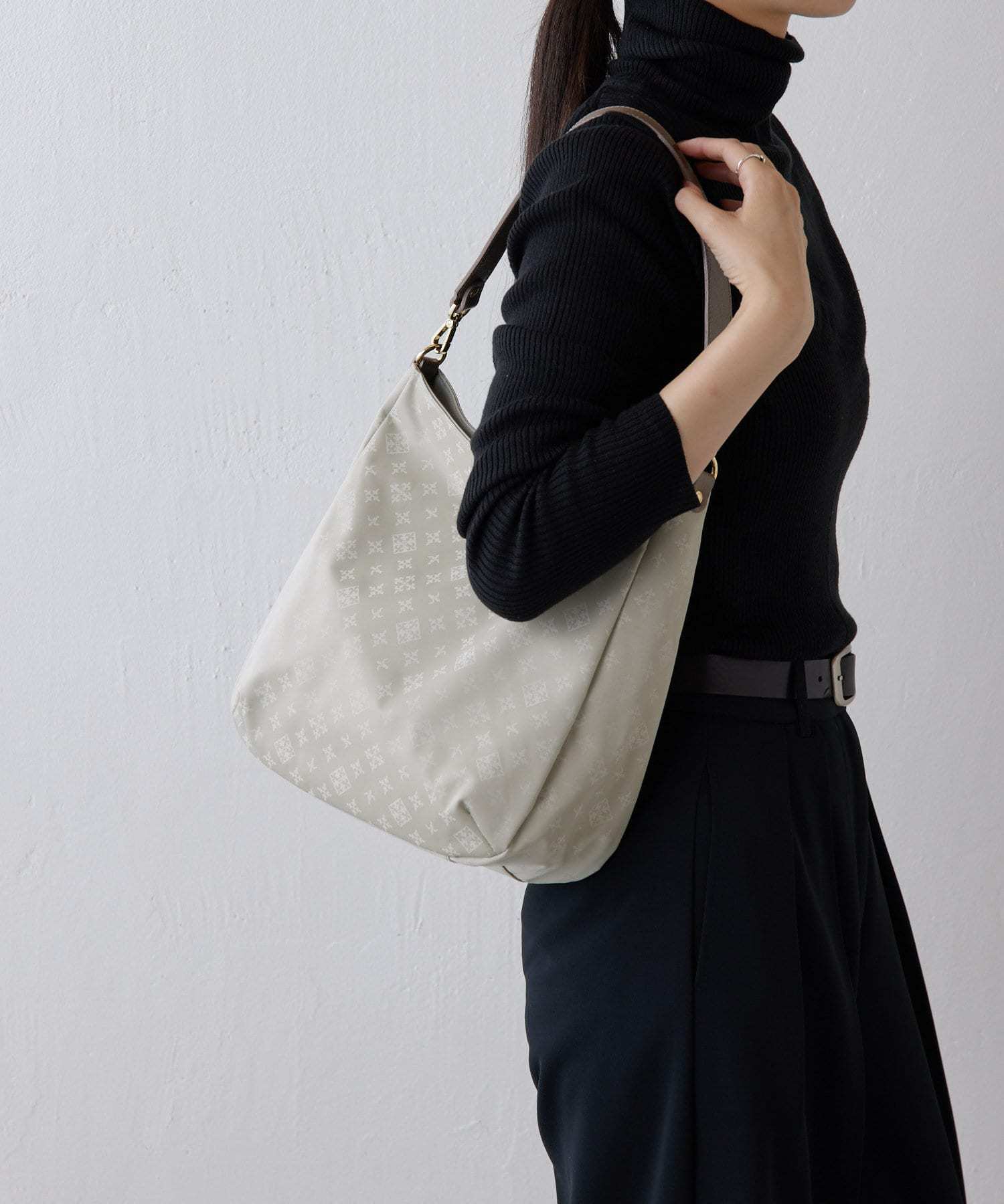 *4-6 WEEKS* (1178)Russet Large Shoulder Bag (Nylon Jacquard)