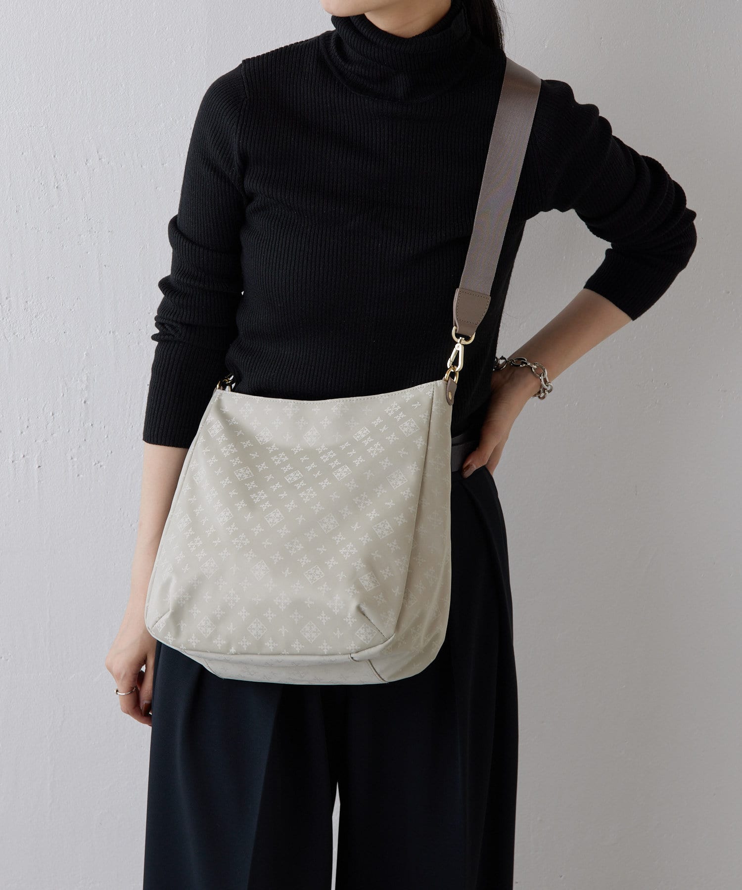 *4-6 WEEKS* (1178)Russet Large Shoulder Bag (Nylon Jacquard)