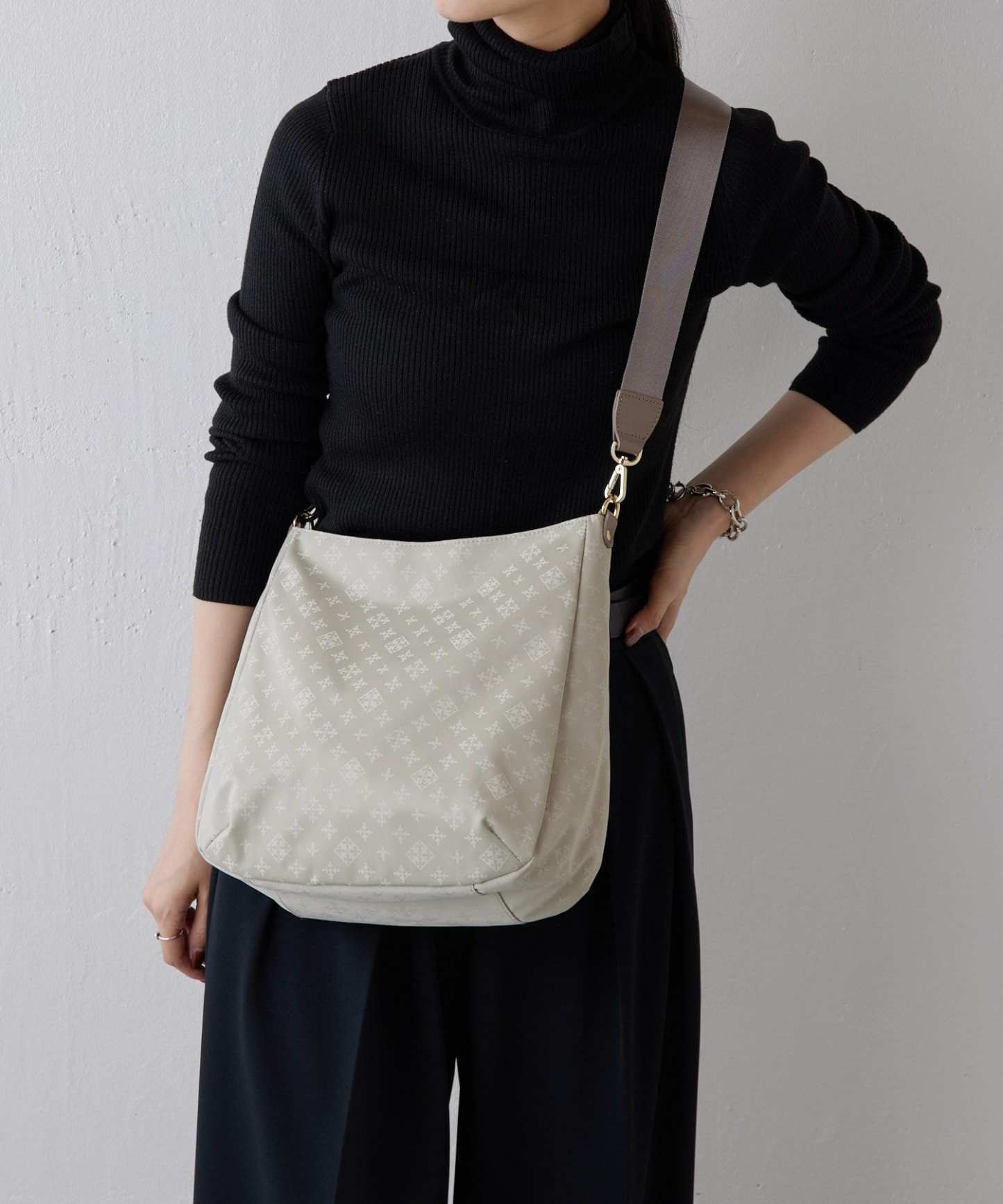 *4-6 WEEKS* (1178)Russet Large Shoulder Bag (Nylon Jacquard)