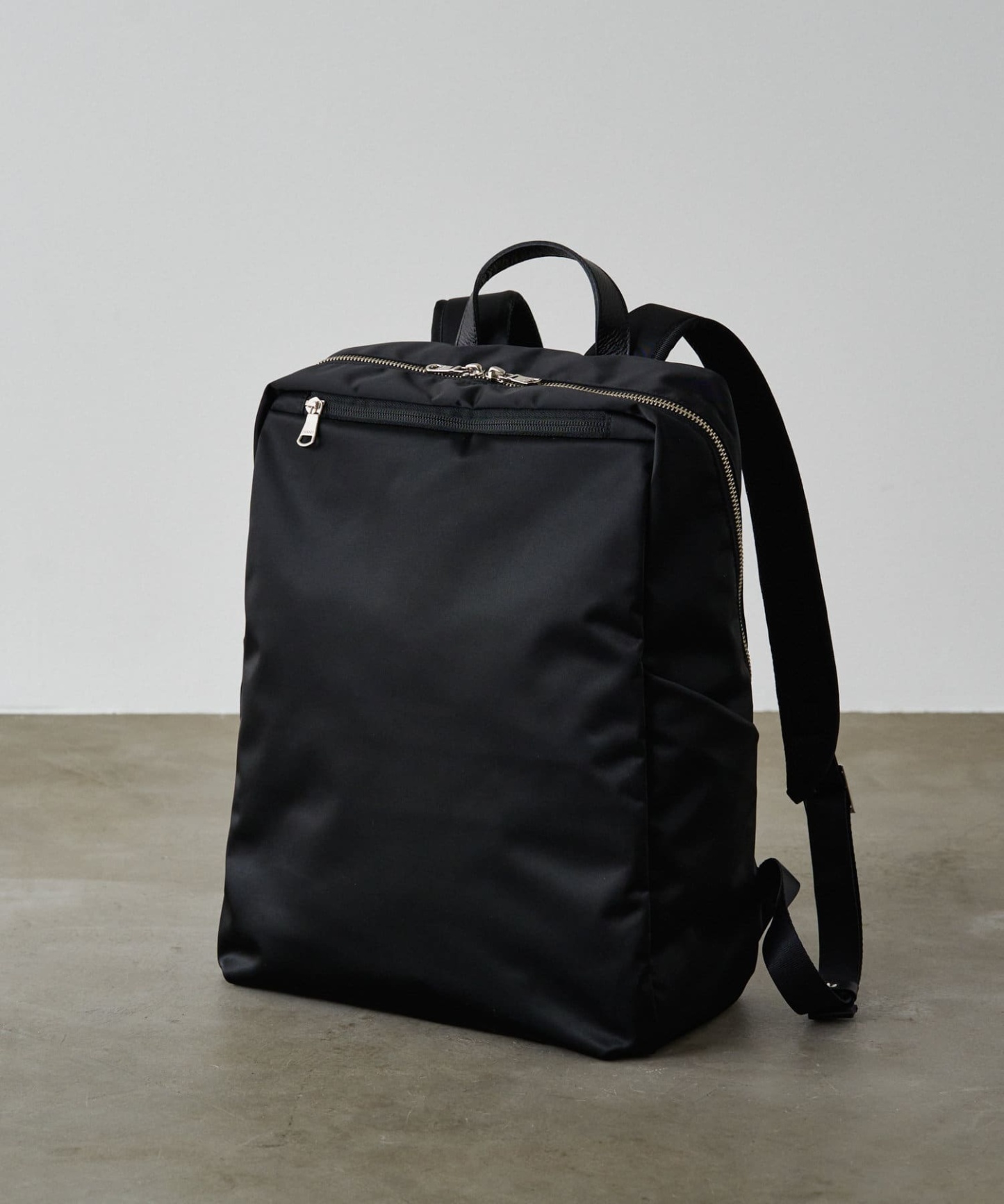Russet Multifunctional backpack