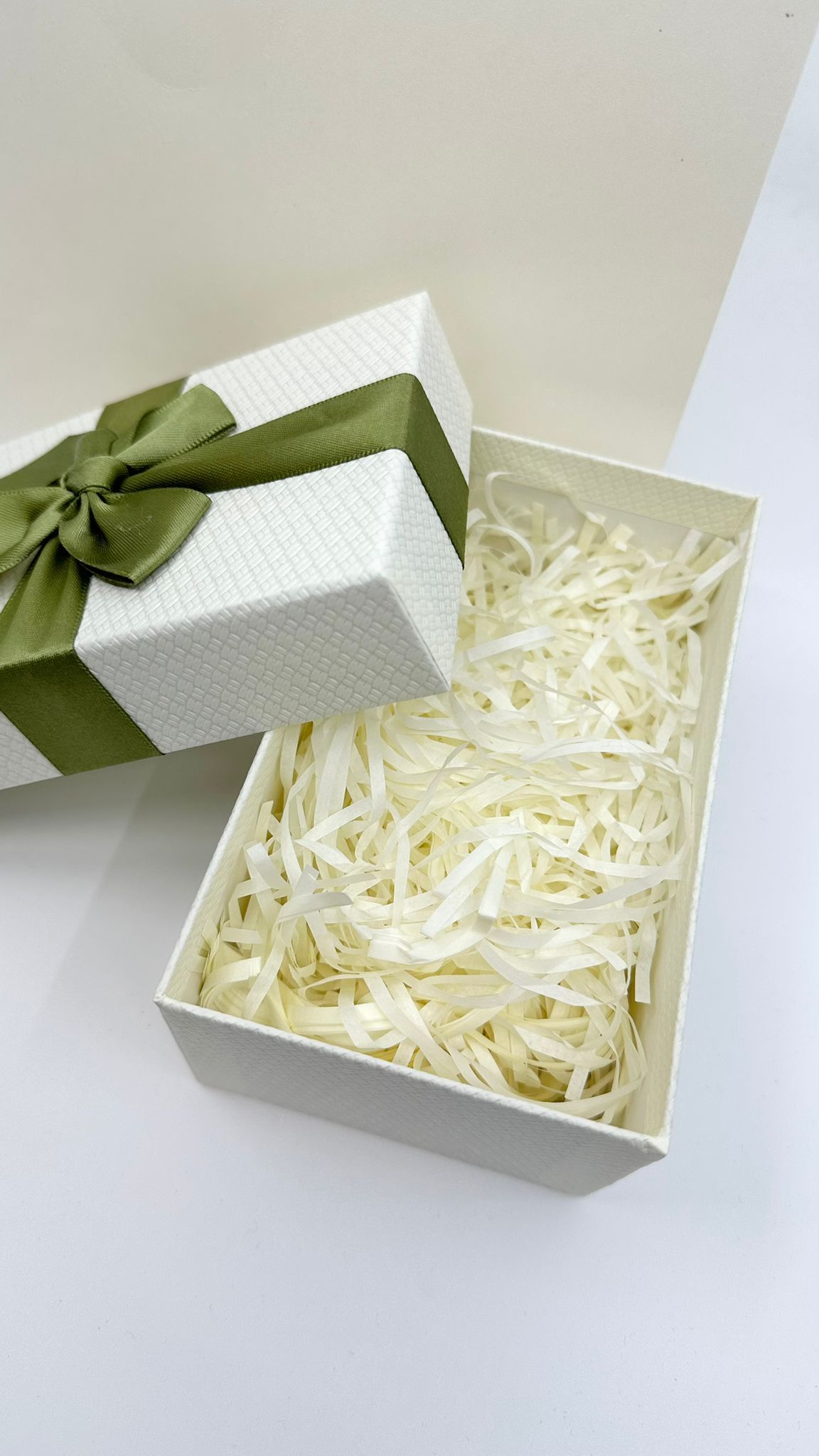 Gift Set - Box + Carrier + Decorative Grass