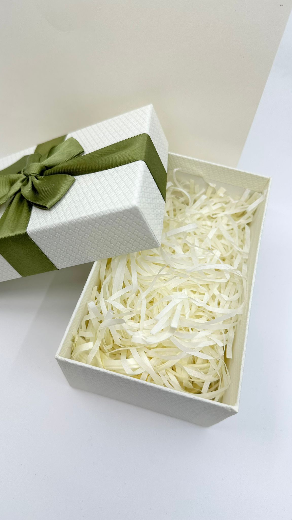 Gift Set - Box + Carrier + Decorative Grass