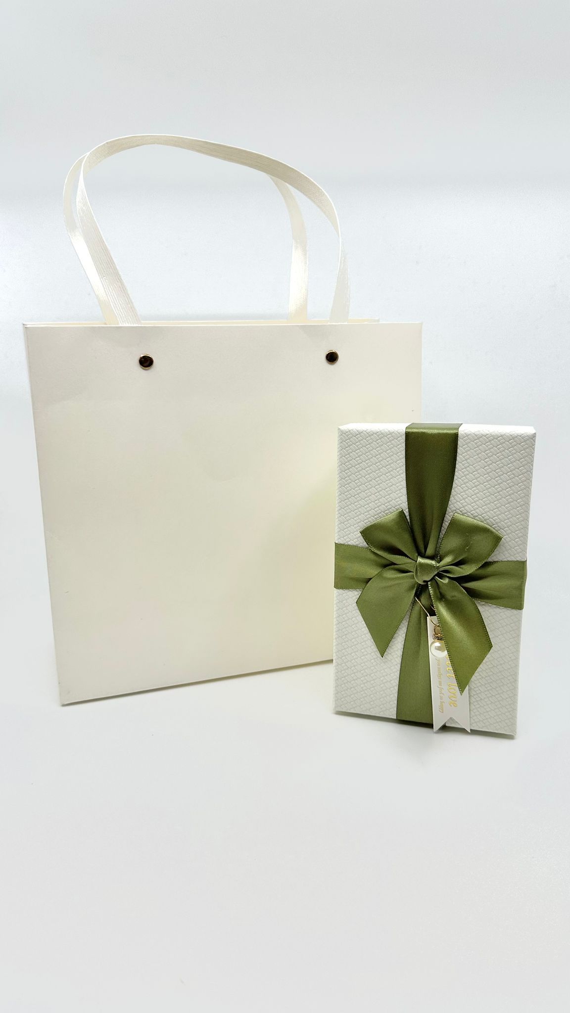 Gift Set - Box + Carrier + Decorative Grass