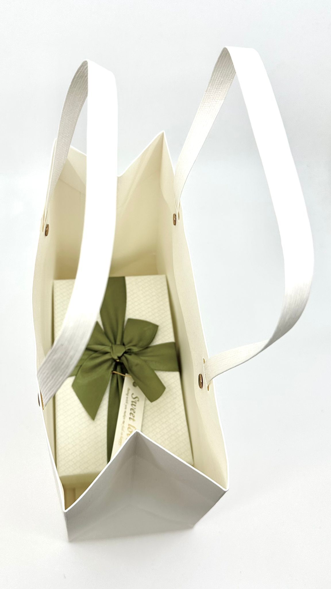 Gift Set - Box + Carrier + Decorative Grass