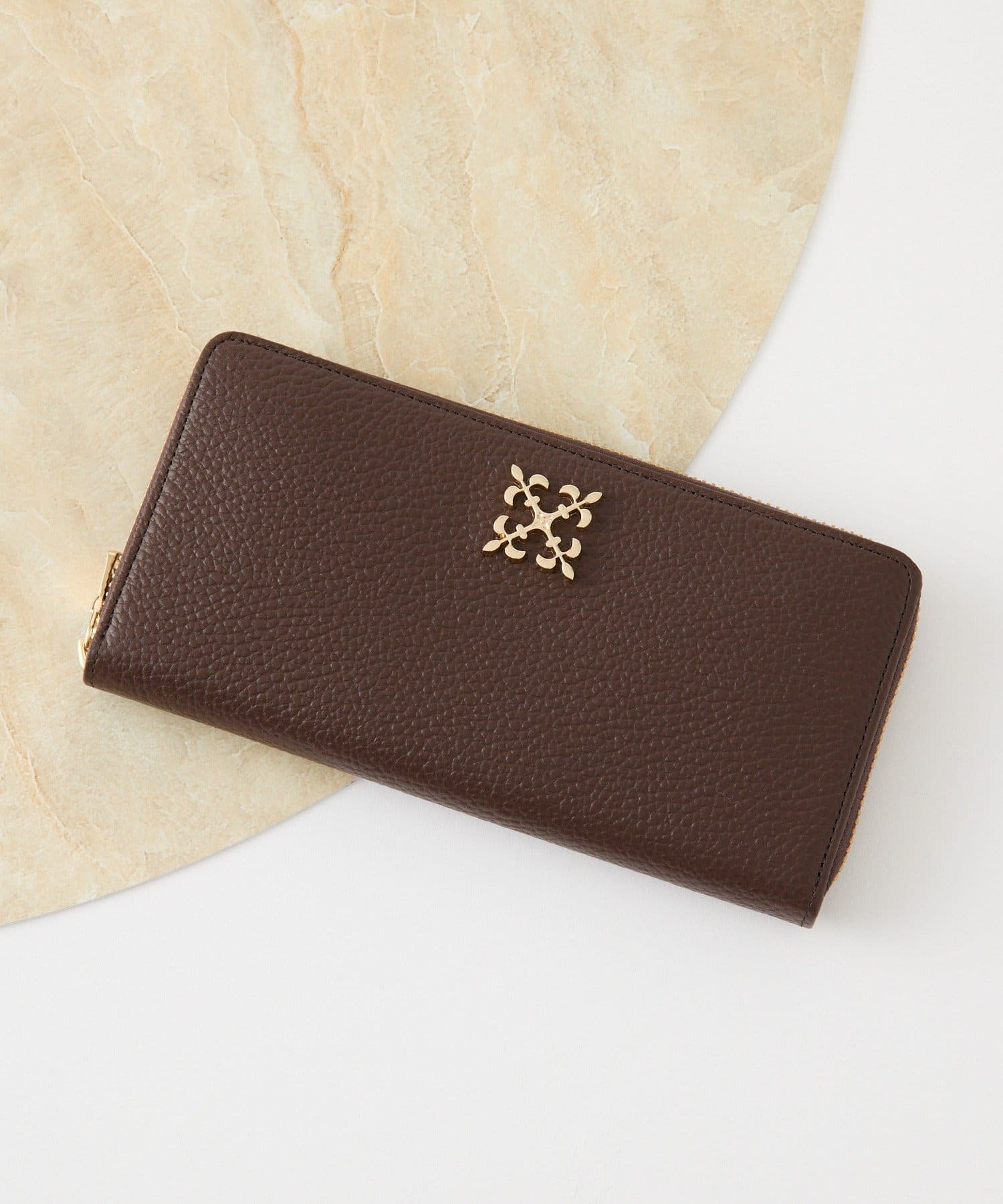 * 4-6 Weeks* (42770) 2026 Russet Monogram Plate Round Zip Wallet 