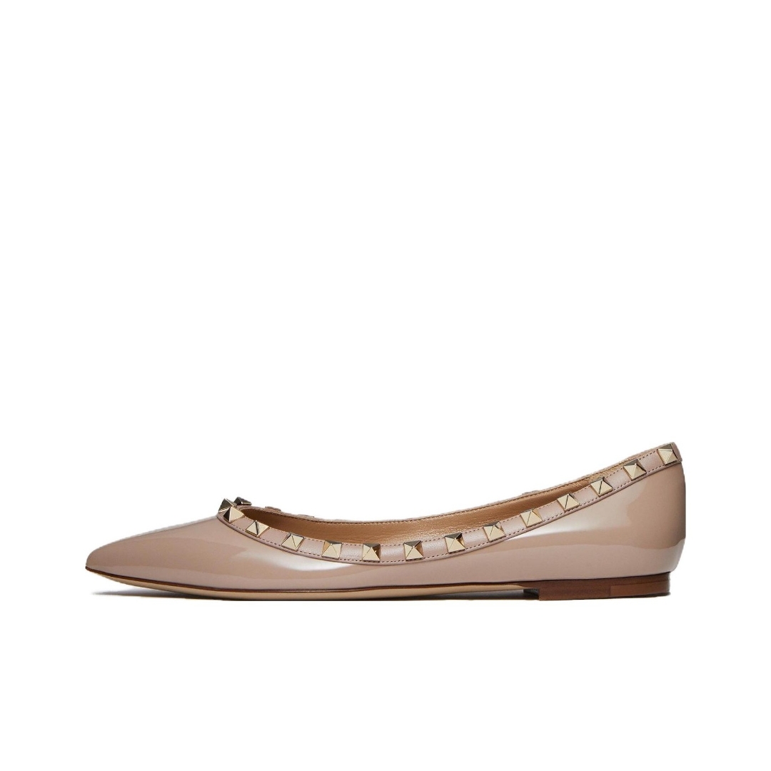 Valentino 漆皮鉚釘單鞋