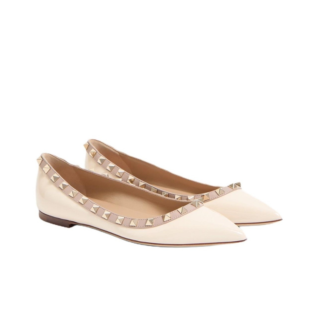 Valentino 漆皮鉚釘單鞋