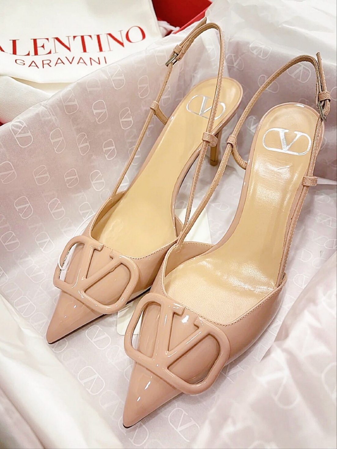 Valentino 漆皮后系帶高跟鞋