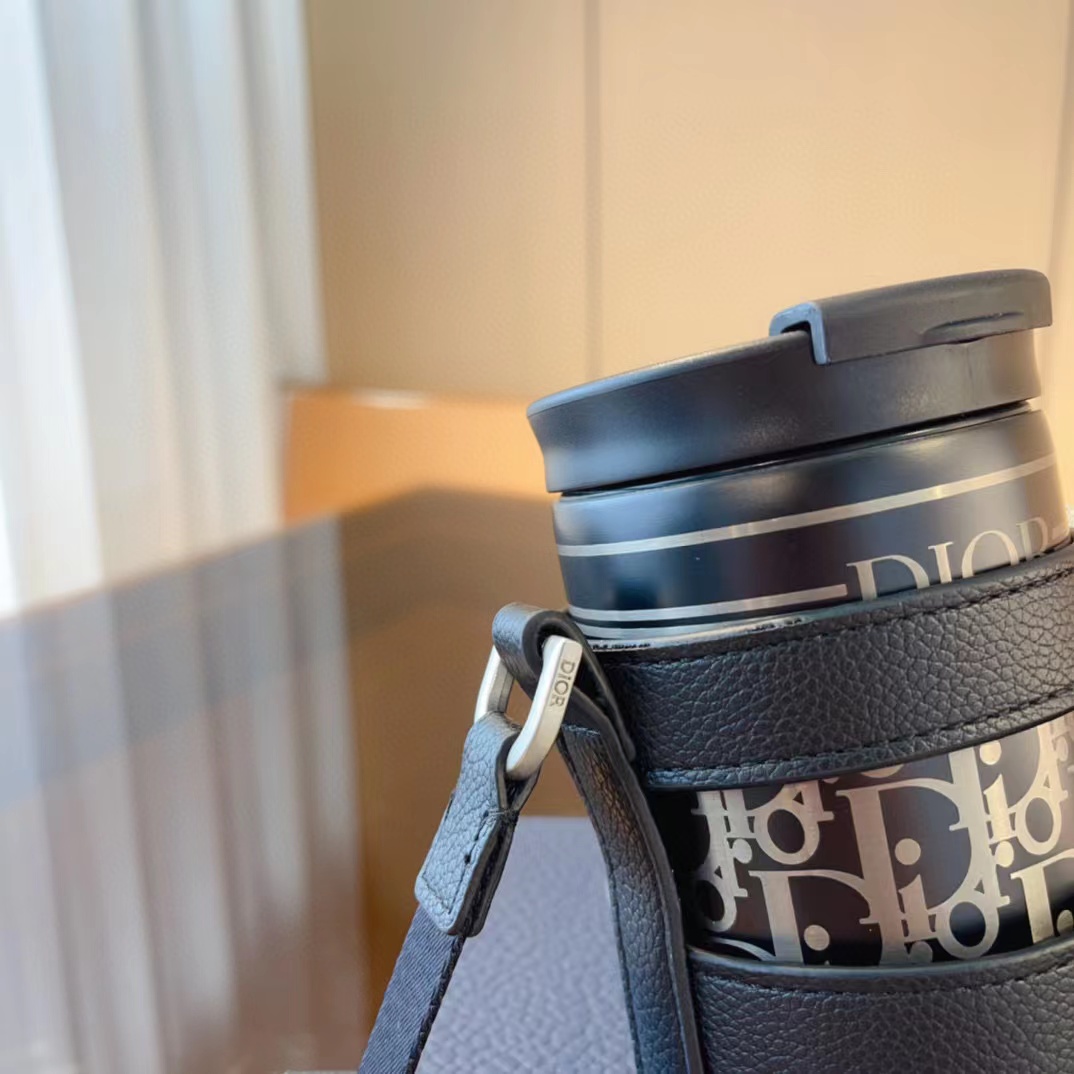 DI0R 限定版ショルダーストラップ付きウォーターボトル【50％割引+送料無料】