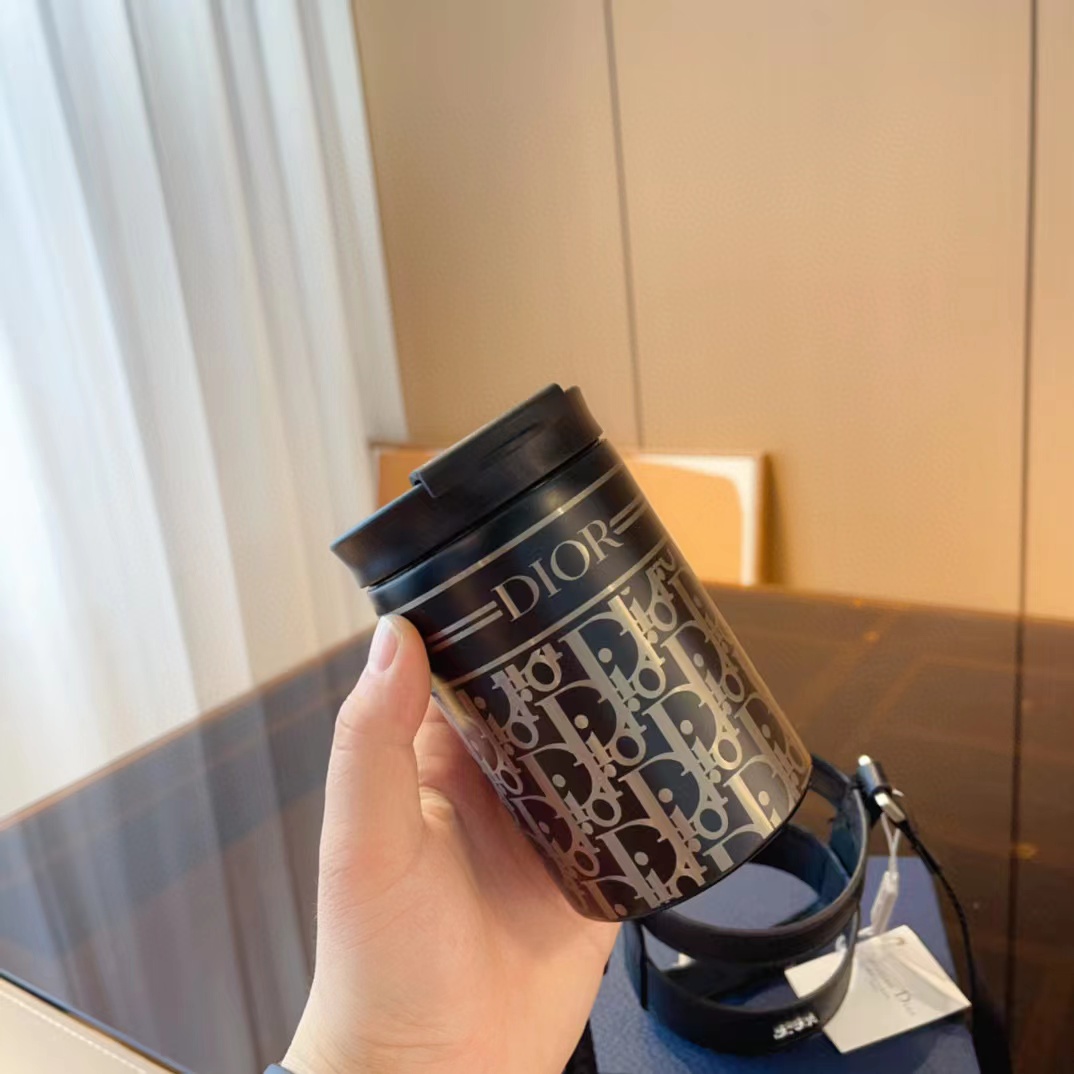 DI0R 限定版ショルダーストラップ付きウォーターボトル【50％割引+送料無料】