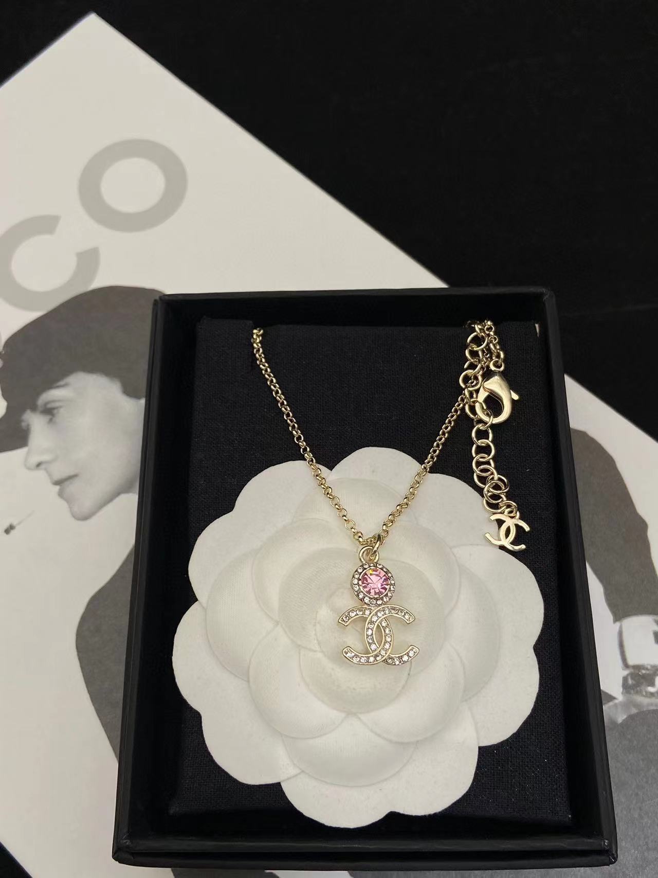 CHANE1 ピンク ダイヤモンド ダブル C ネックレス【50％割引+送料無料】