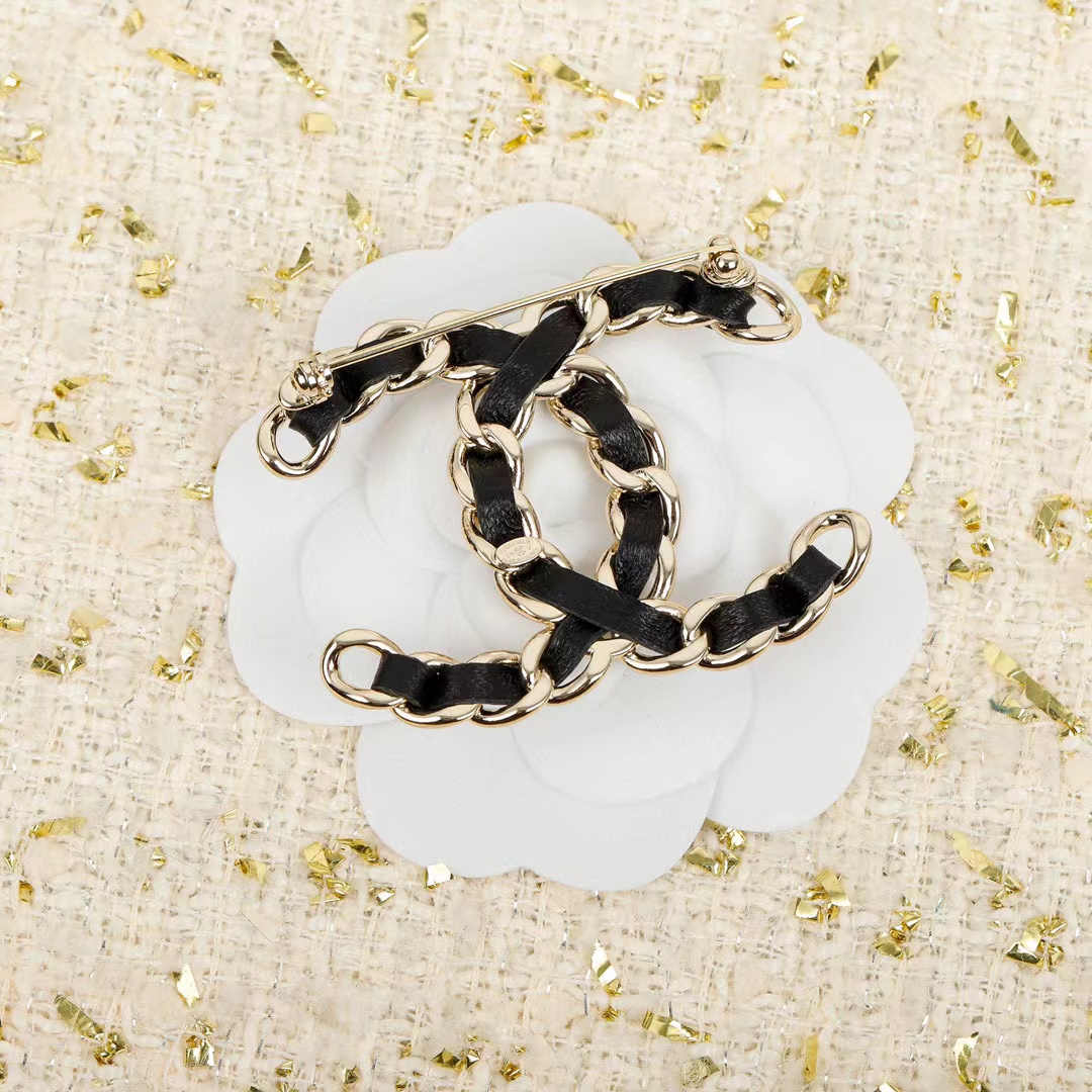 CHANE1 クラシックレザーブローチ【50％割引+送料無料】