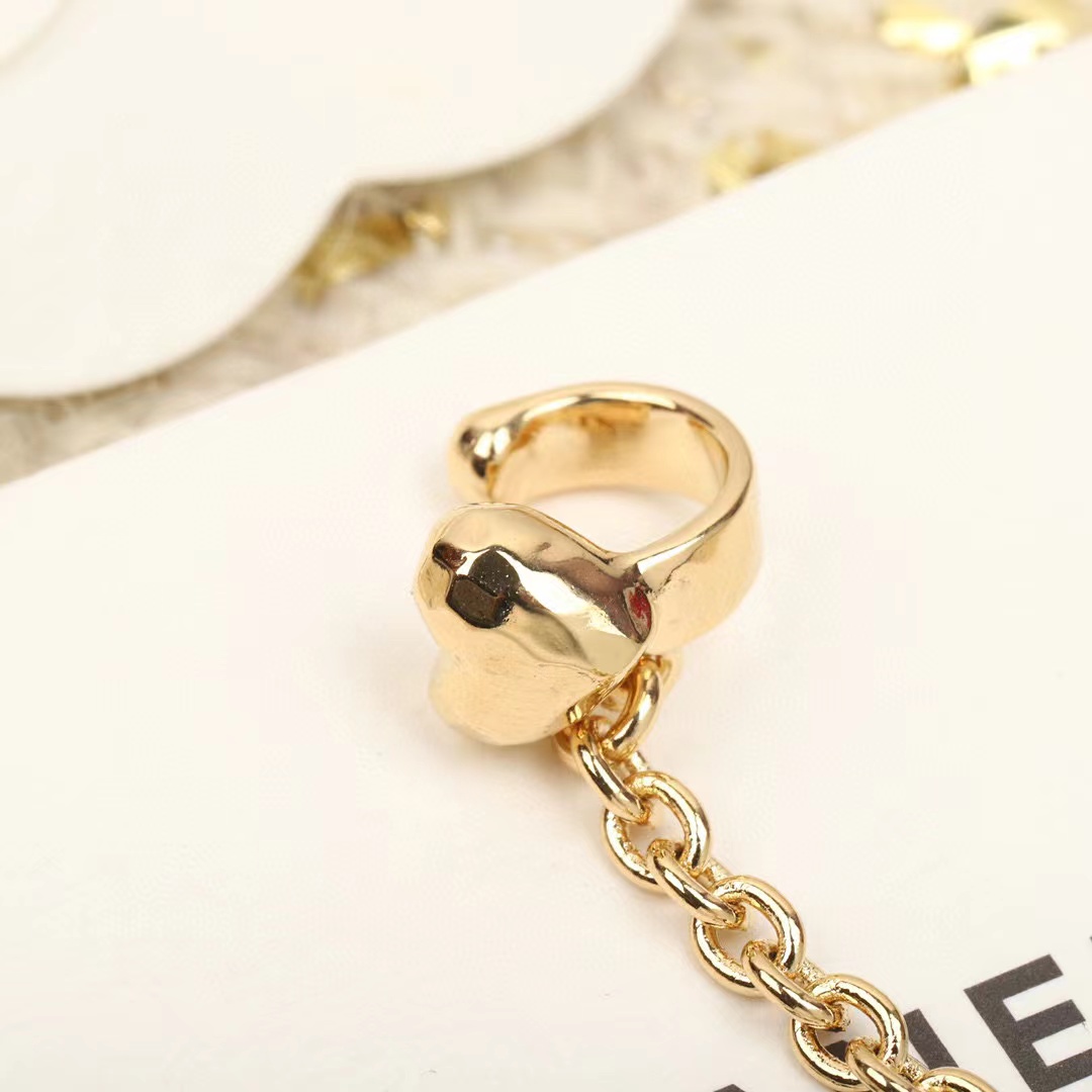 CHANE1 23c ハート アシンメトリー タッセル スタッド ピアス【50％割引+送料無料】