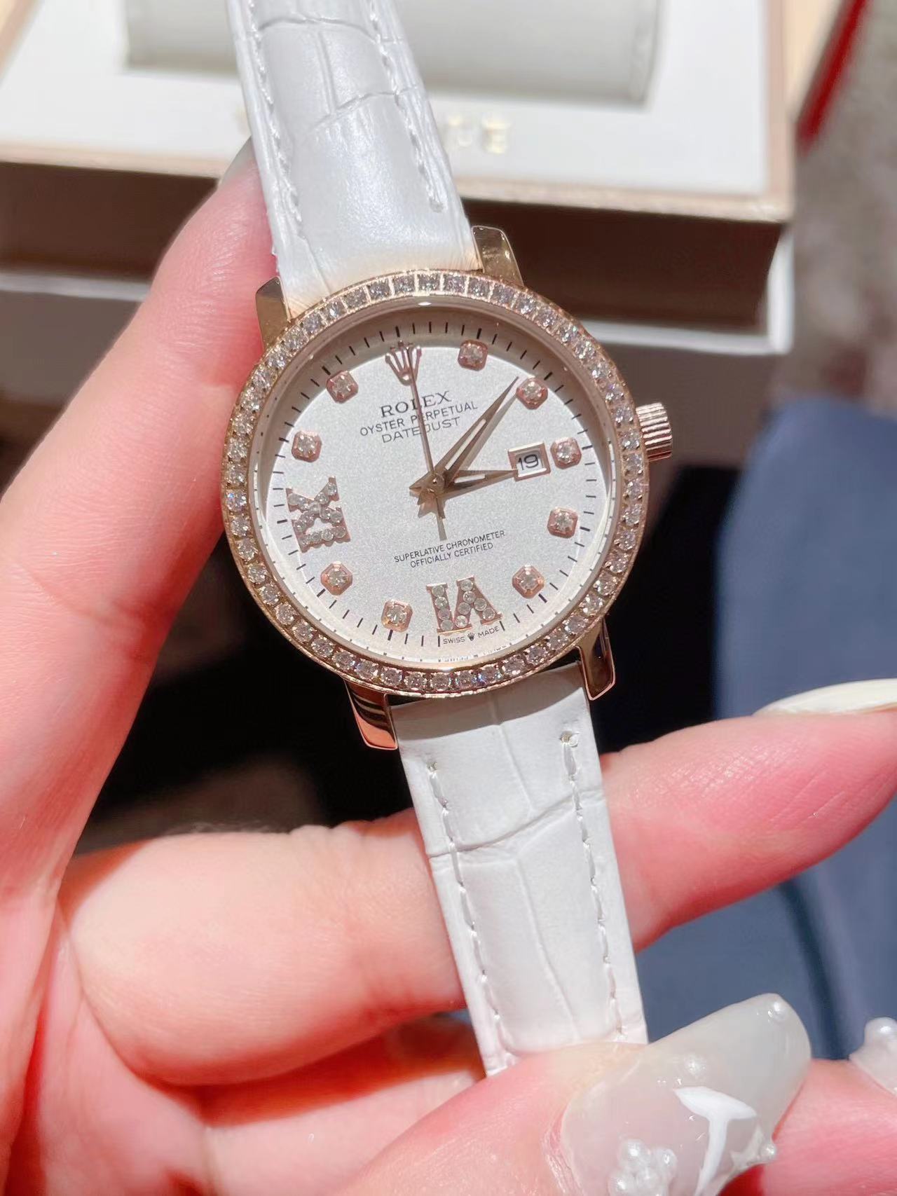 【RO1EX】牛革ダイヤモンドレディースウォッチ【50％割引+送料無料】