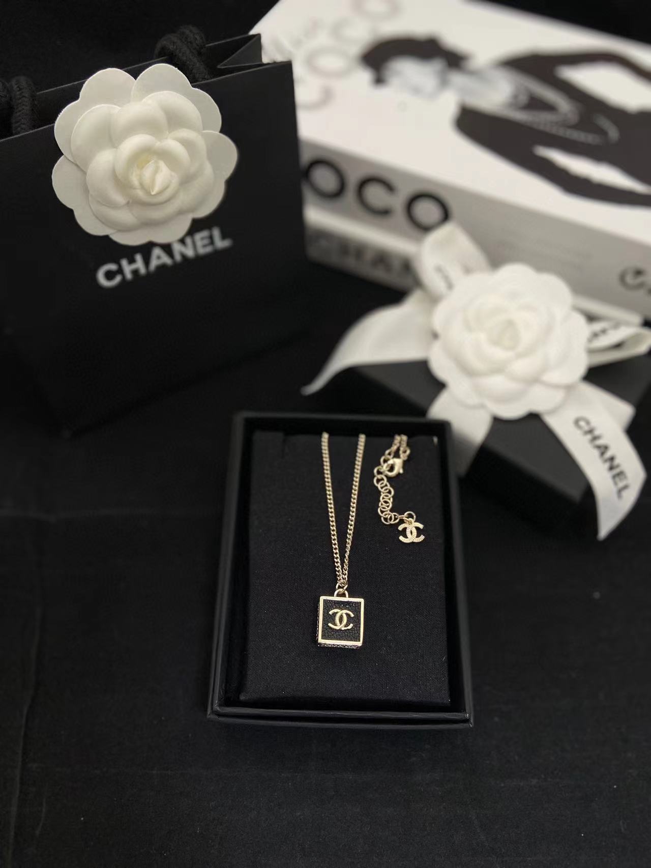 CHANE1 スクエア ラムスキン ネックレス【50％割引+送料無料】