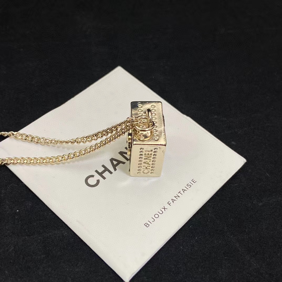 CHANE1 スクエア ラムスキン ネックレス【50％割引+送料無料】