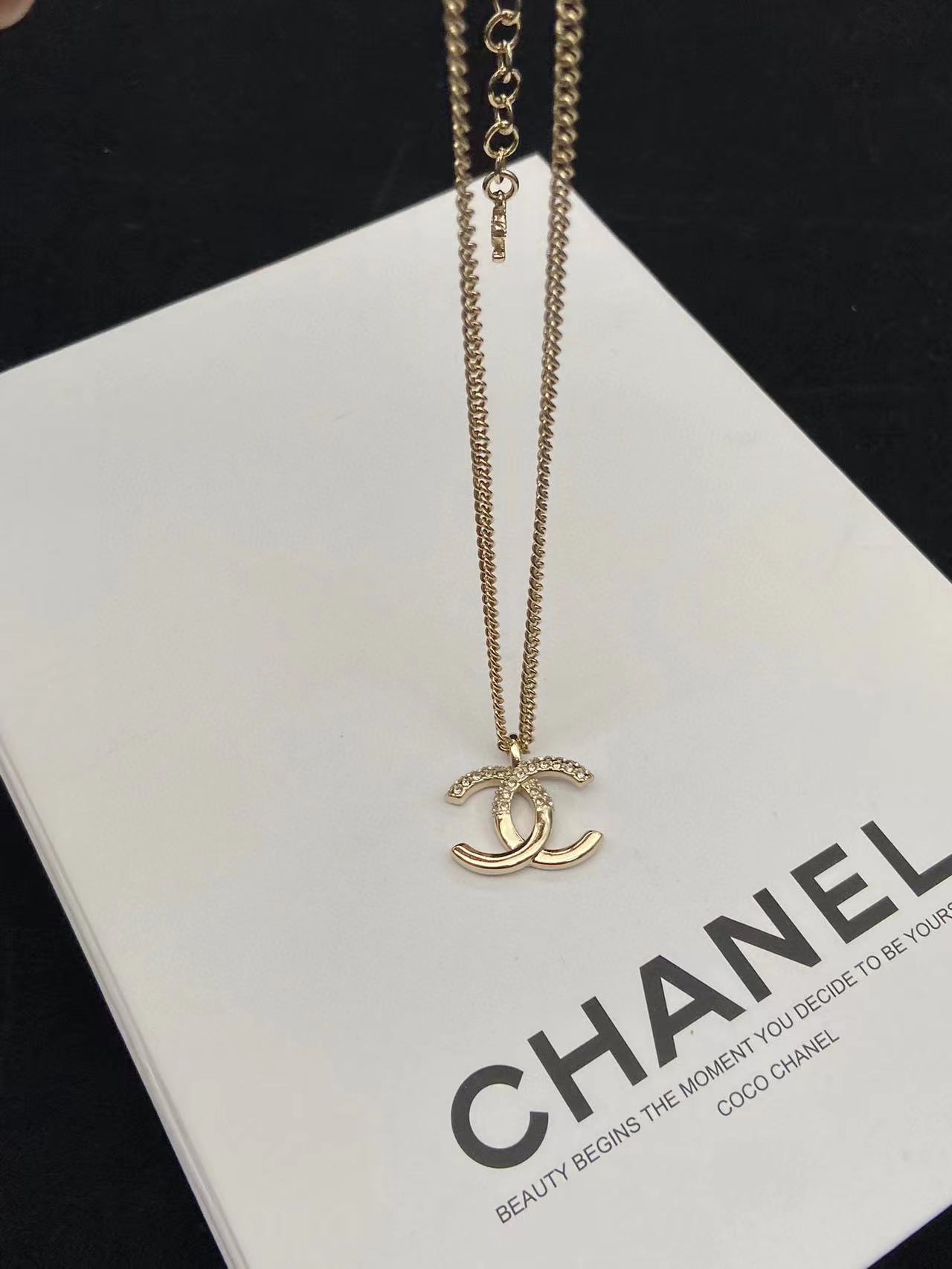 CHANE1 ハーフダイヤモンド ピアス+ブローチ+ネックレス 3点セット【 50％割引+送料無料】