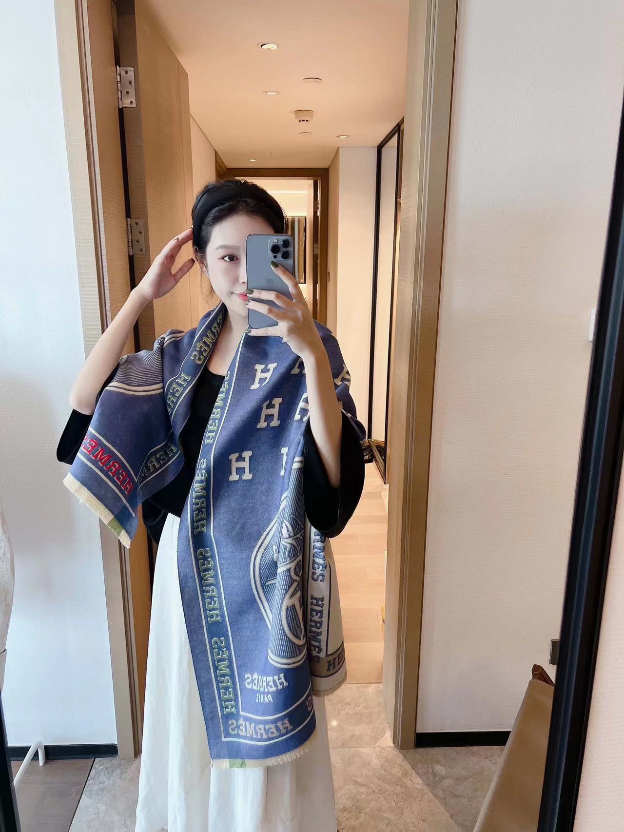 HERMESクラシックな刺繍スカーフ【50％割引+送料無料】