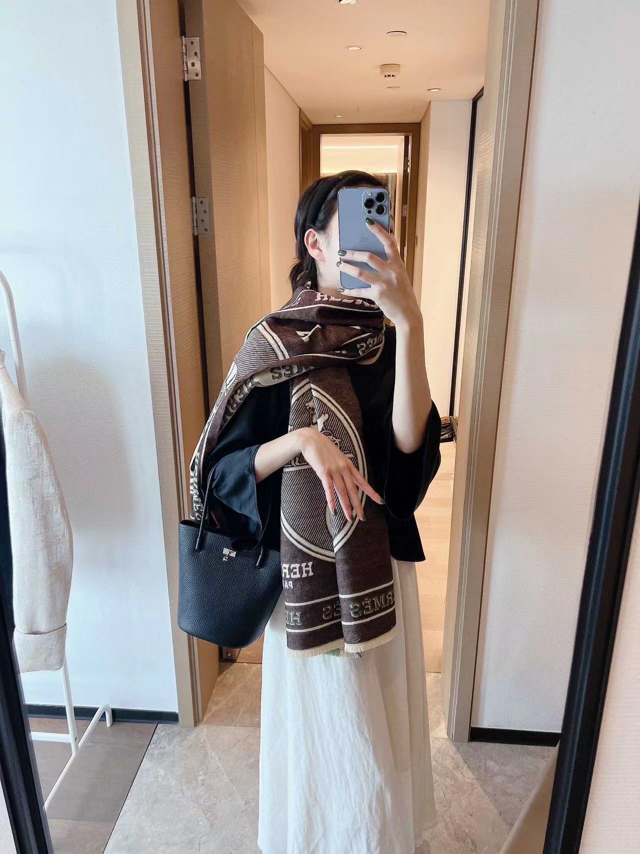 HERMESクラシックな刺繍スカーフ【50％割引+送料無料】