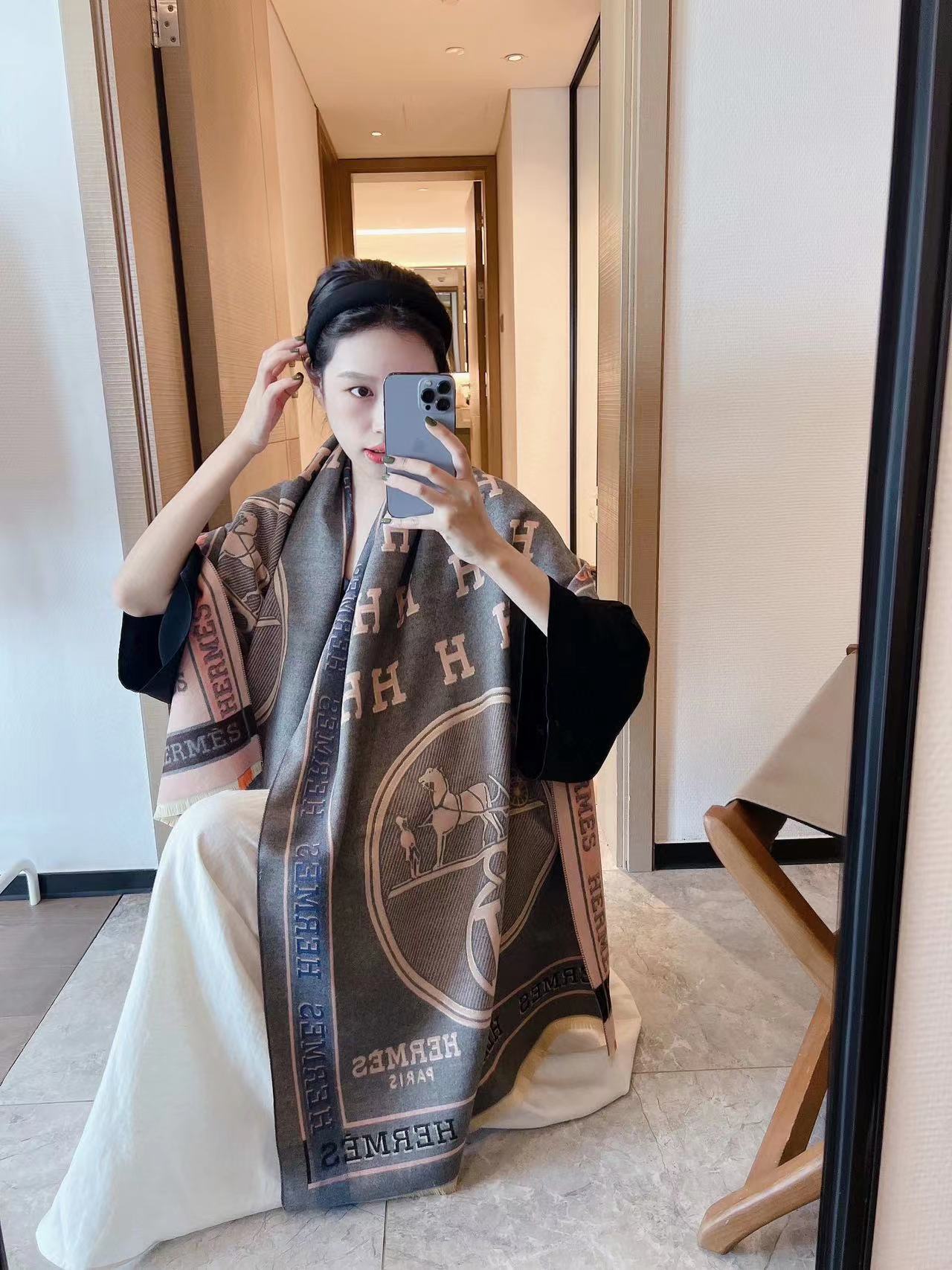 HERMESクラシックな刺繍スカーフ【50％割引+送料無料】