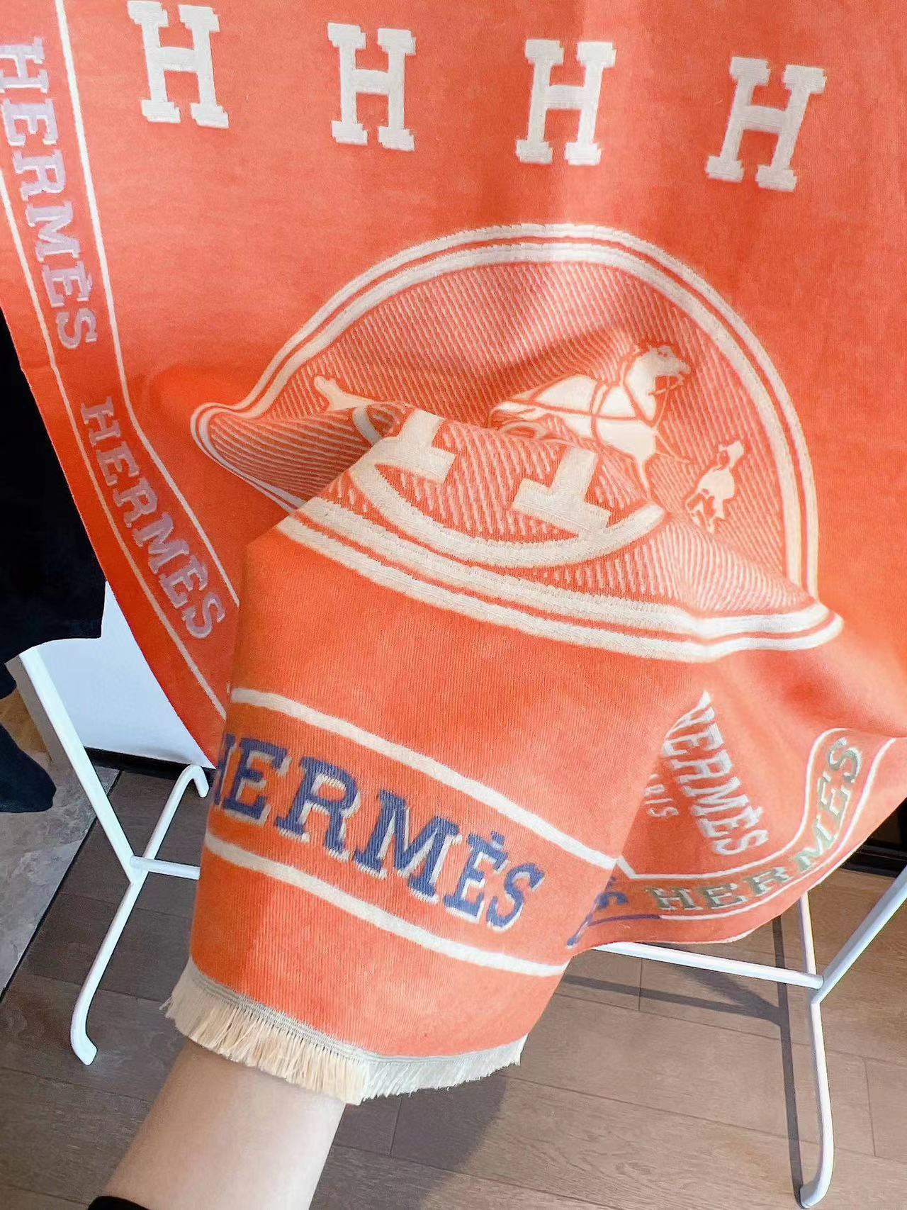 HERMESクラシックな刺繍スカーフ【50％割引+送料無料】