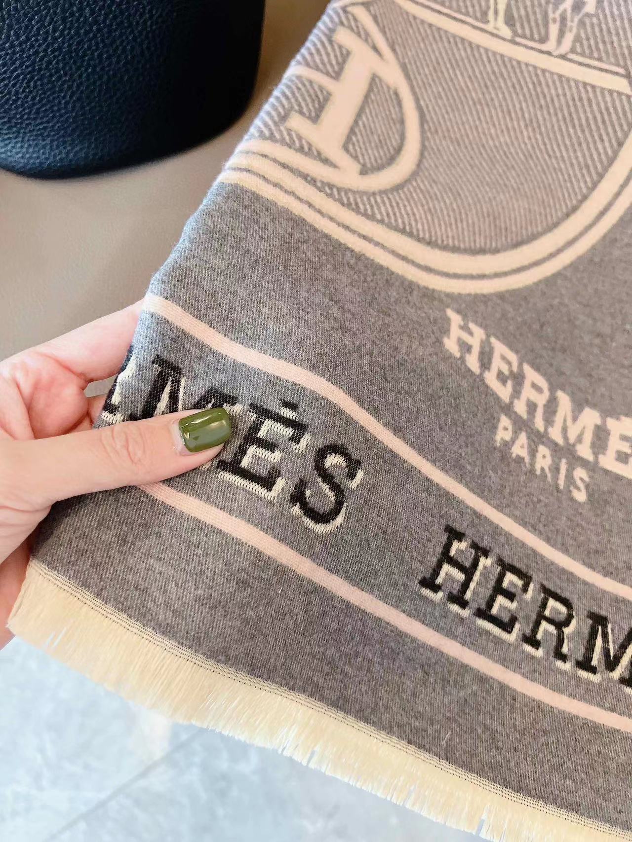 HERMESクラシックな刺繍スカーフ【50％割引+送料無料】