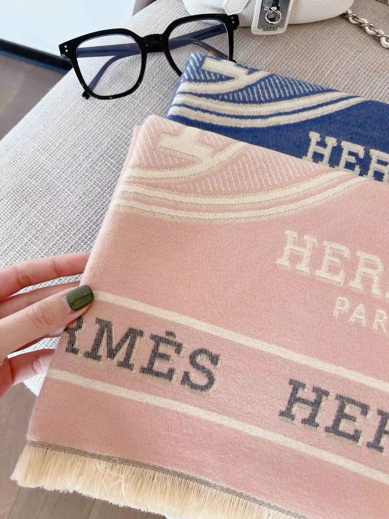 HERMESクラシックな刺繍スカーフ【50％割引+送料無料】