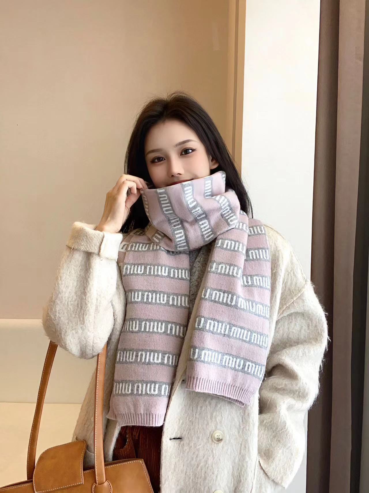 M1UM1U ウールレタースカーフ【50％割引+送料無料】