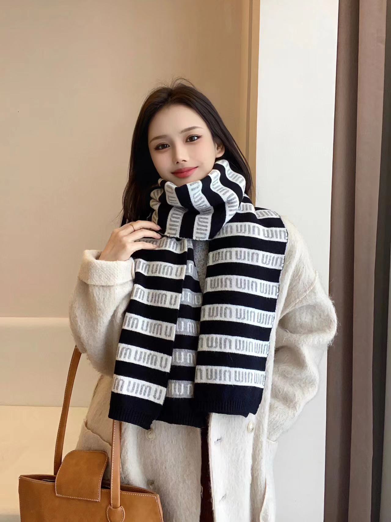 M1UM1U ウールレタースカーフ【50％割引+送料無料】