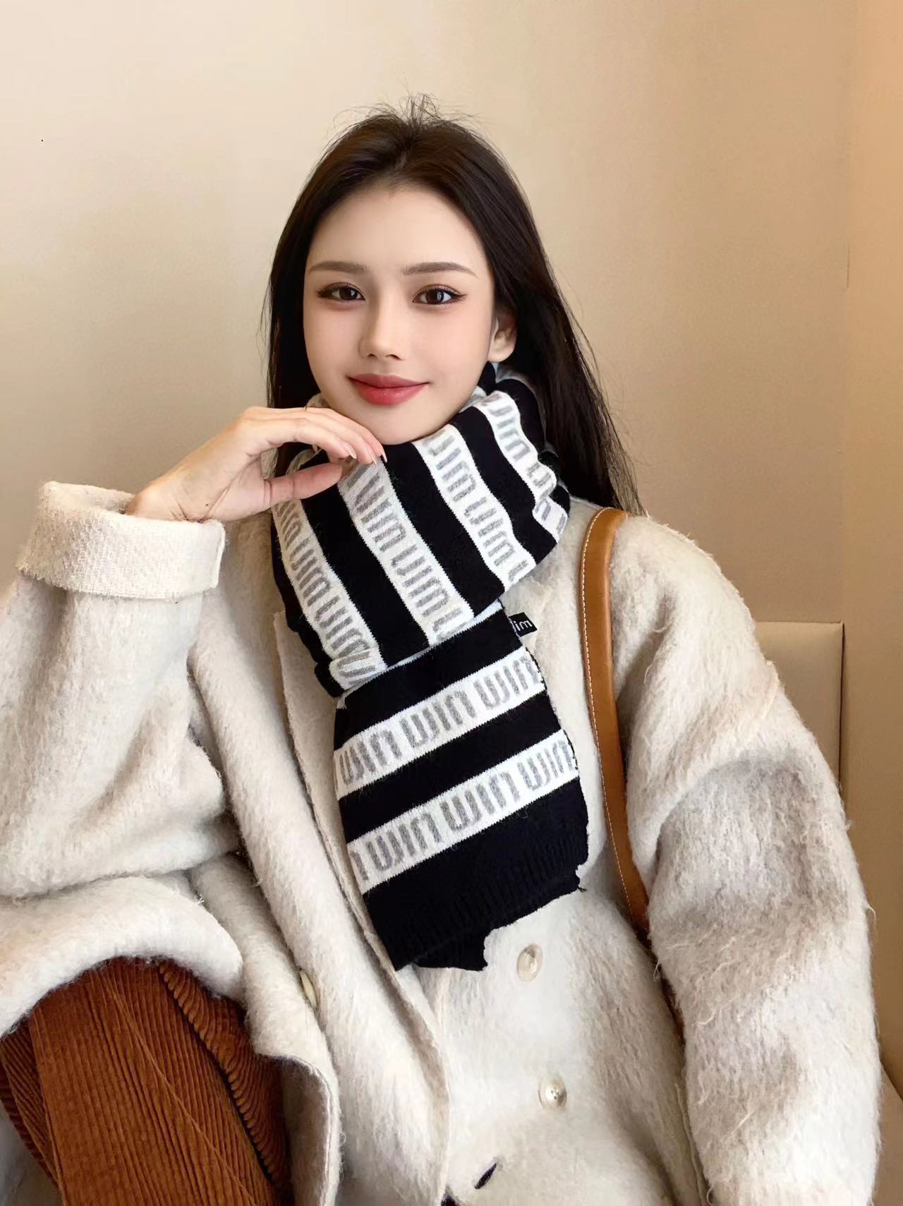 M1UM1U ウールレタースカーフ【50％割引+送料無料】