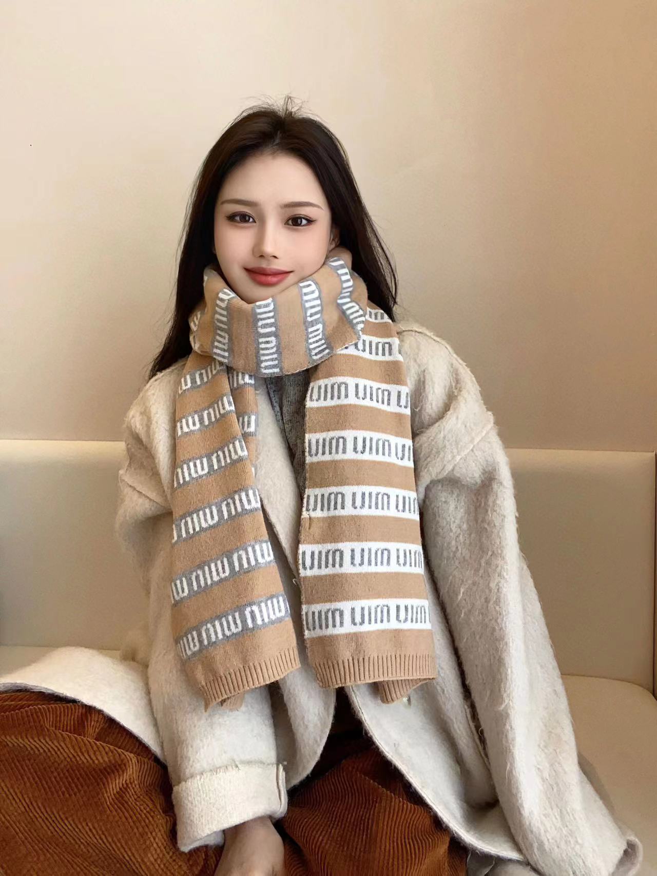 M1UM1U ウールレタースカーフ【50％割引+送料無料】